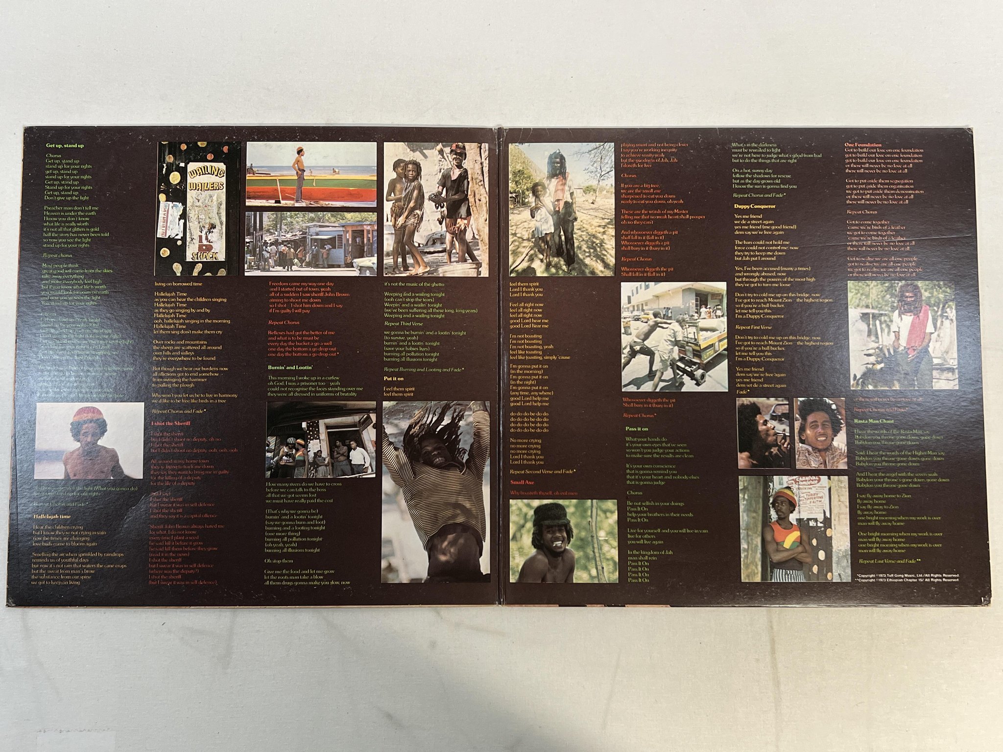 Omslagsbild för skivan THE WAILERS burnin LP UK ISLAND ILPS 9256