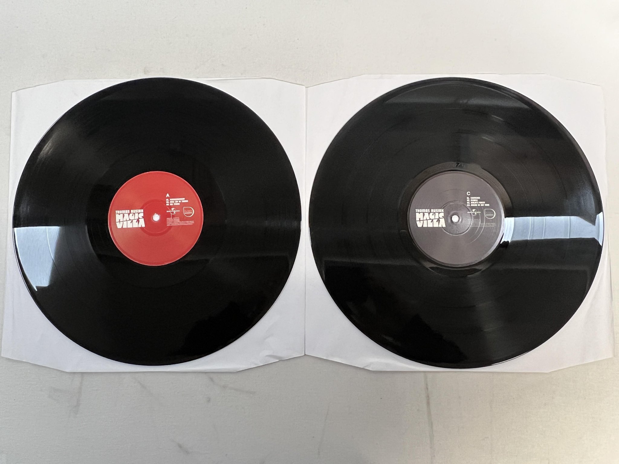 Omslagsbild för skivan THOMAS RUSIAK magic villa 2xLP 2000 Swe UNIVERSAL 157 615-1