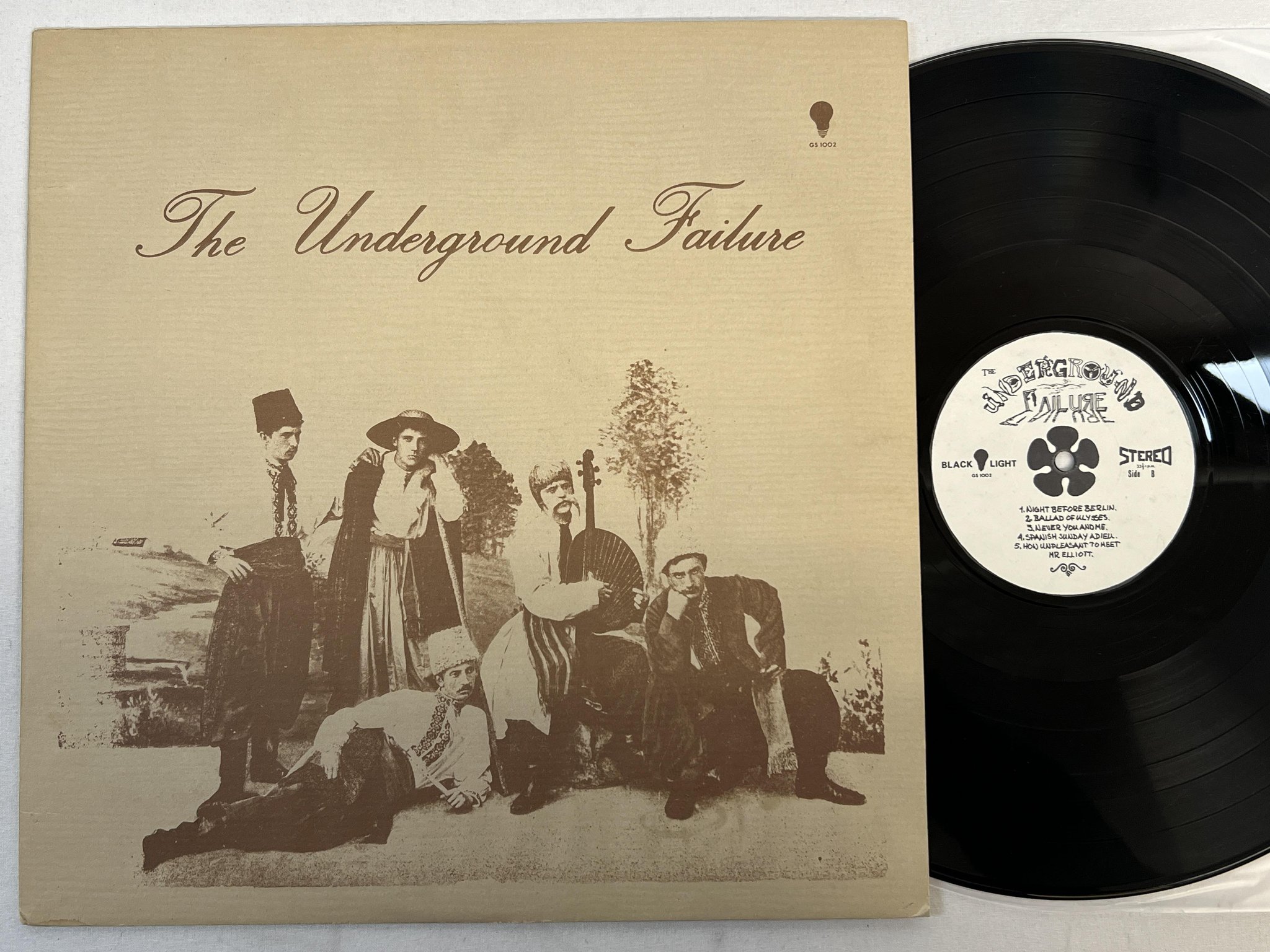 Omslagsbild för skivan THE UNDERGROUND FAILURE s/t LP BLACK LIGHT GS 1002 psych