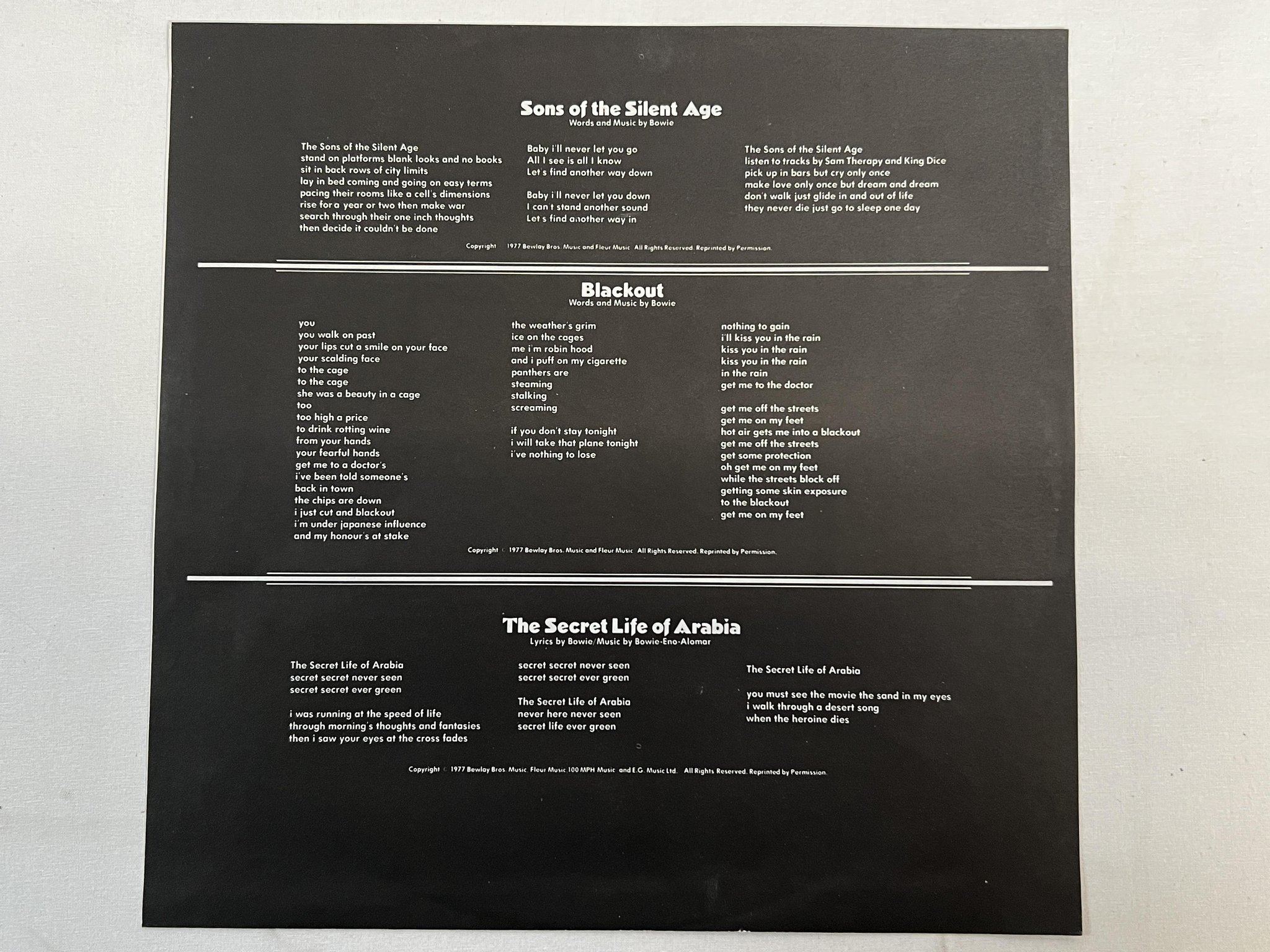 Omslagsbild för skivan DAVID BOWIE heroes LP Italy RCA PL 12522