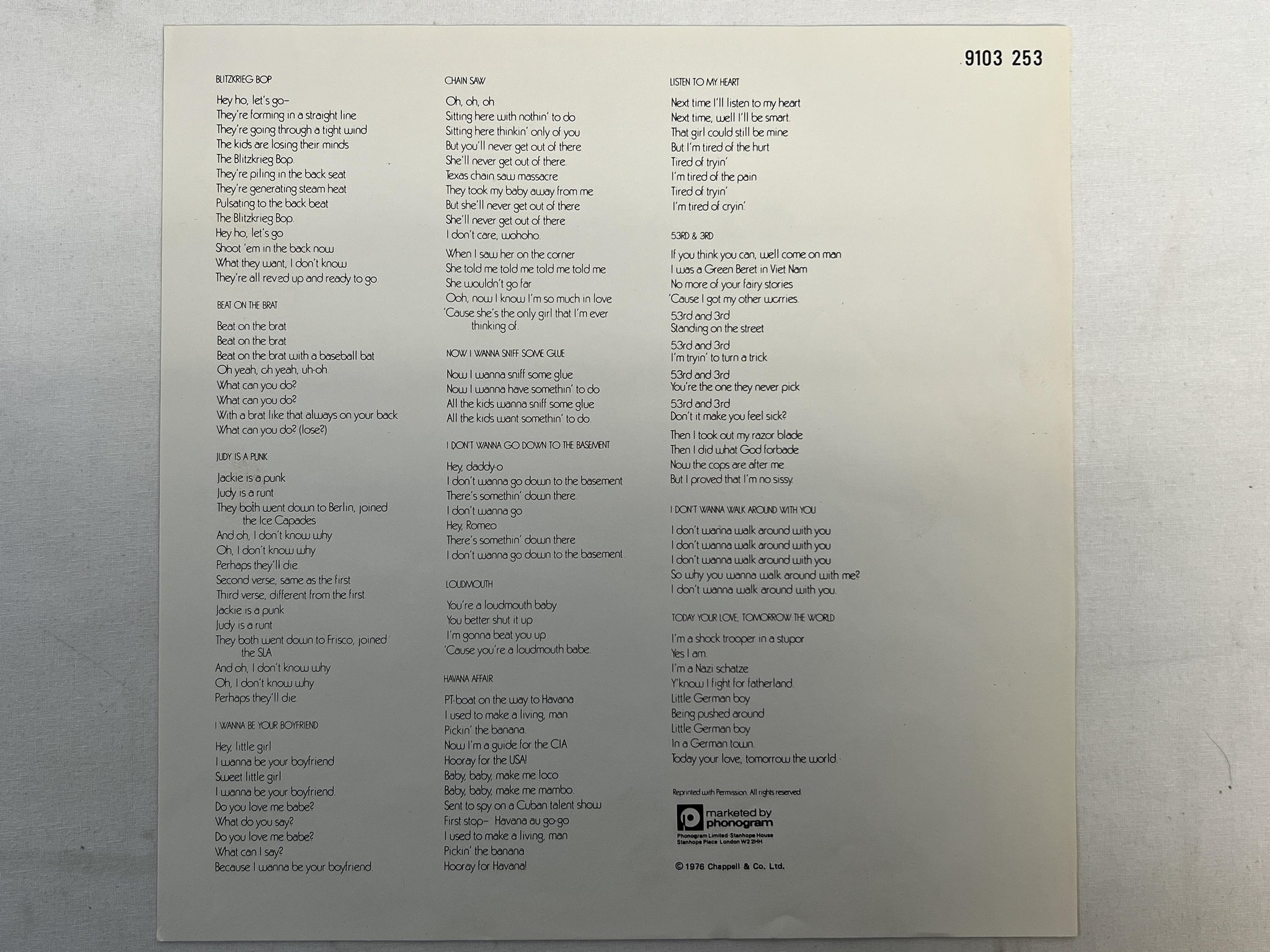 Omslagsbild för skivan RAMONES s/t LP -76 UK SIRE 9103 253