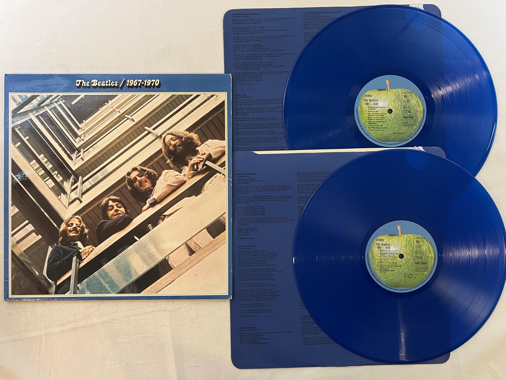 Omslagsbild för skivan THE BEATLES 1967-1970 2xLP -78 UK APPLE PCSPB 718 ** blue vinyl **