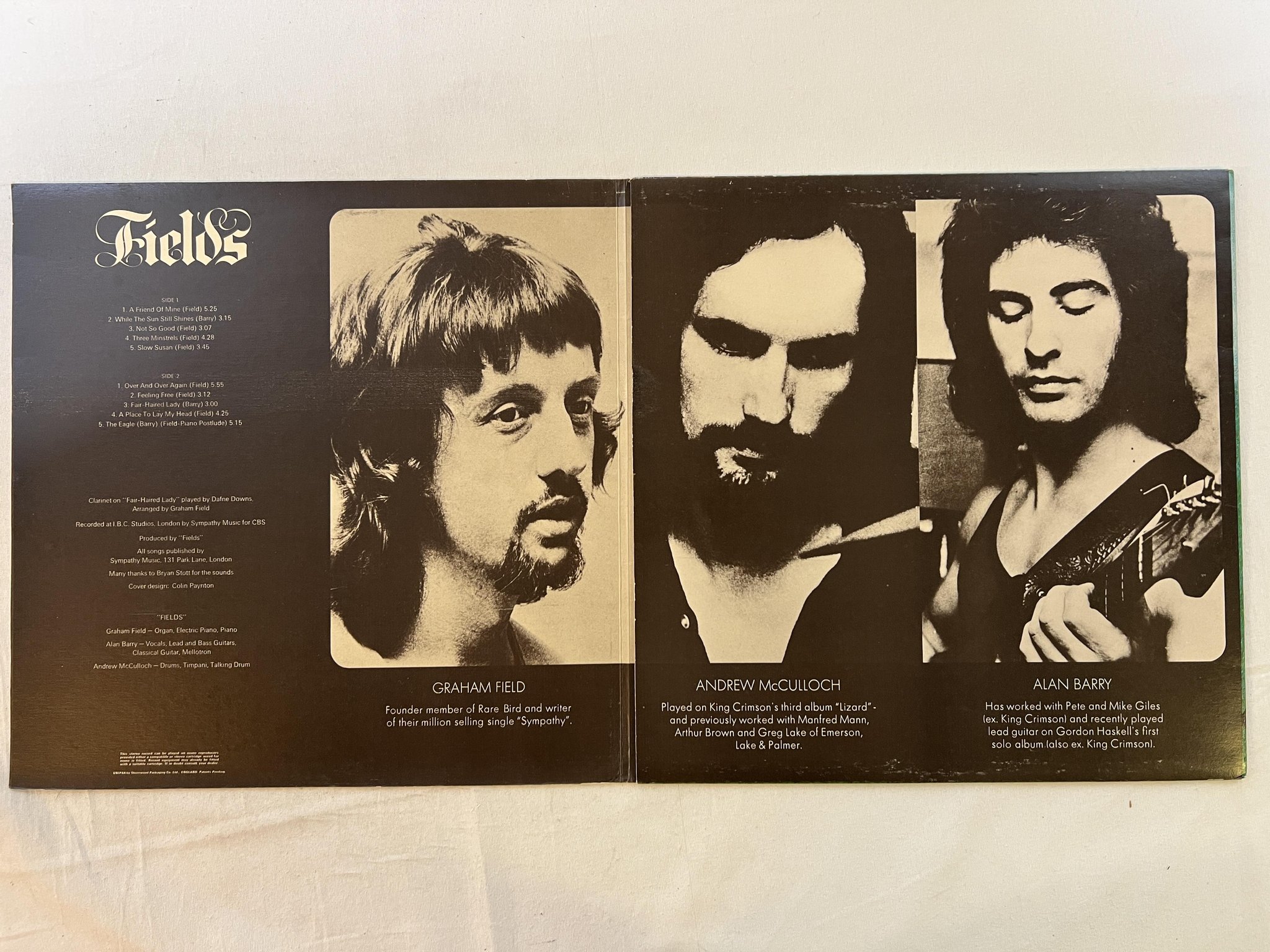 Omslagsbild för skivan FIELDS s/t LP -71 UK CBS S 69009 ** rare prog rock **