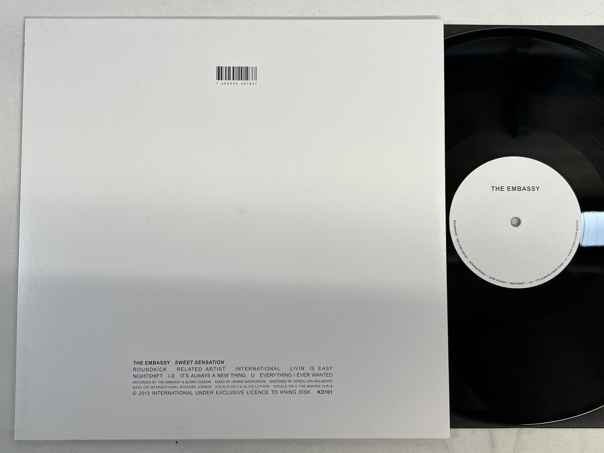 Omslagsbild för skivan THE EMBASSY Sweet Sensation LP 2013 kning disk KD101