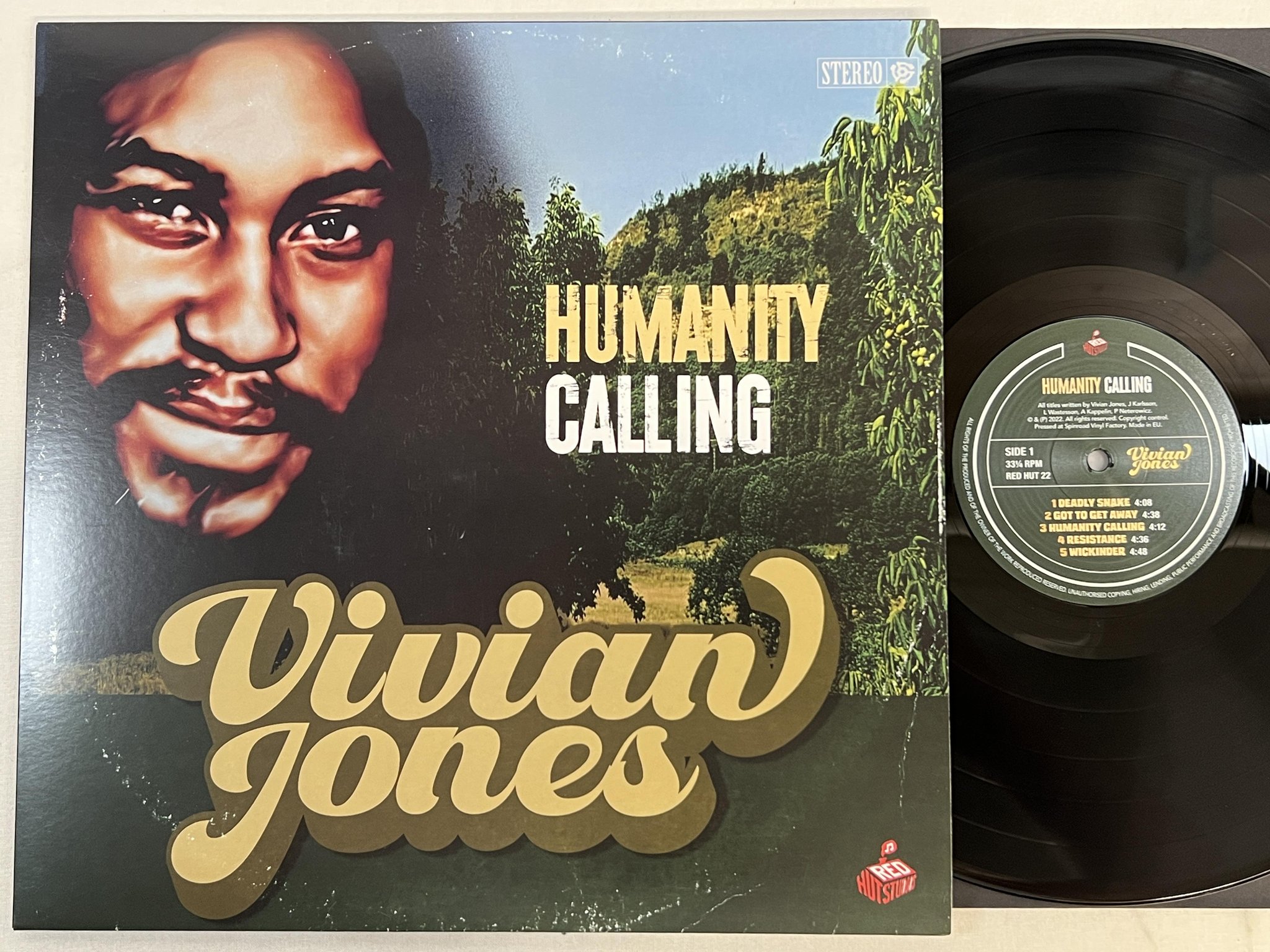 Omslagsbild för skivan VIVIAN JONES Humanity Calling LP 2023 RED HUT 22 reggae