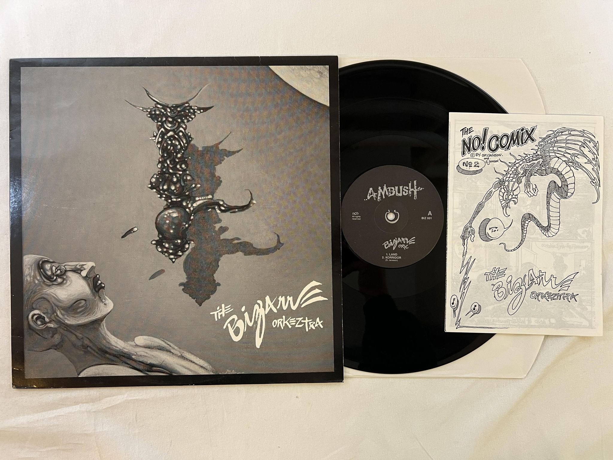 Omslagsbild för skivan BIZARRE ORKEZTRA Land 12" -84 Swe AMBUSH BIZ 001 new wave