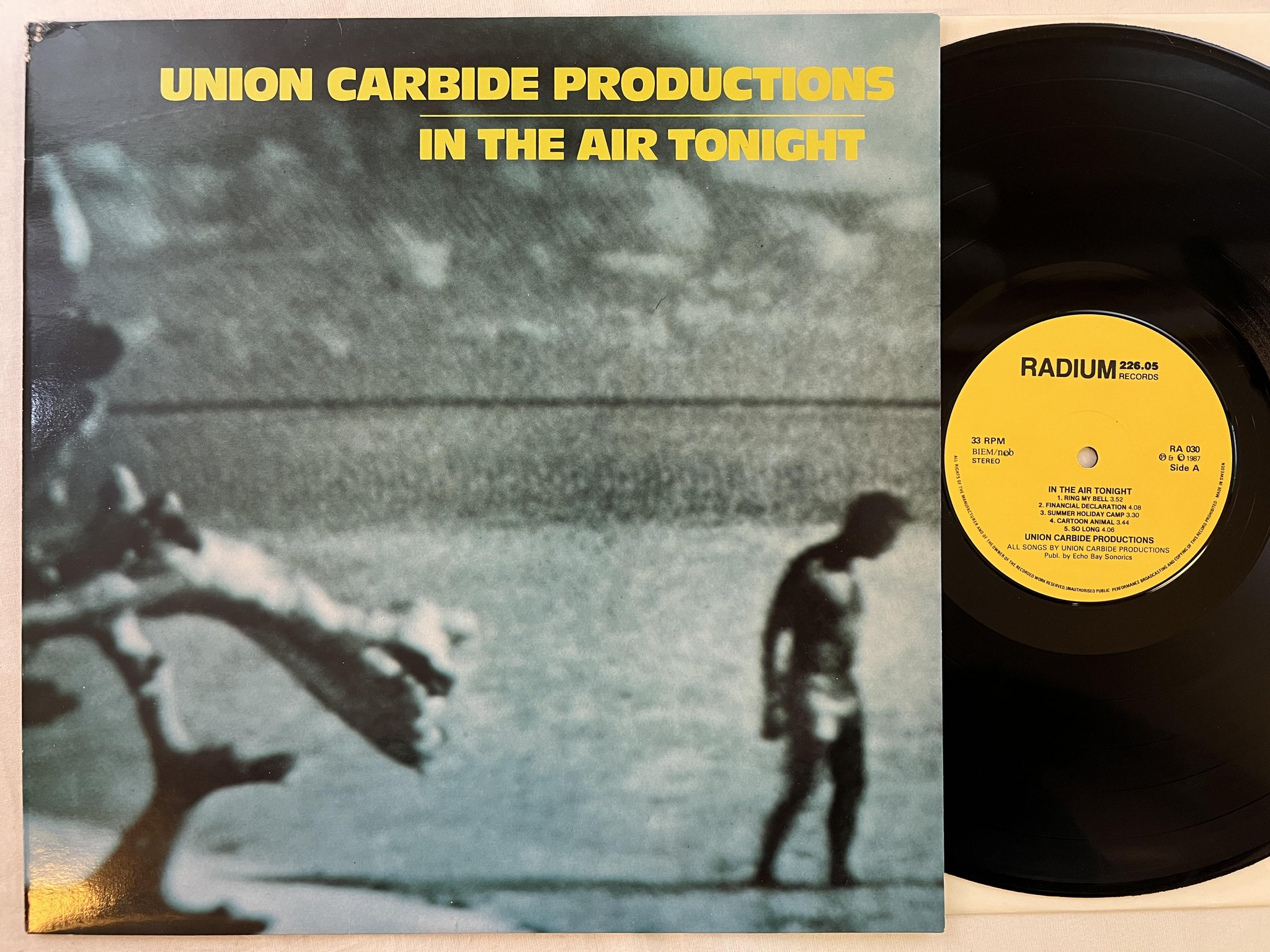 Omslagsbild för skivan UNION CARBIDE PRODUCTIONS In The Air Tonight LP -87 Swe RADIUM 226.05 RA 030