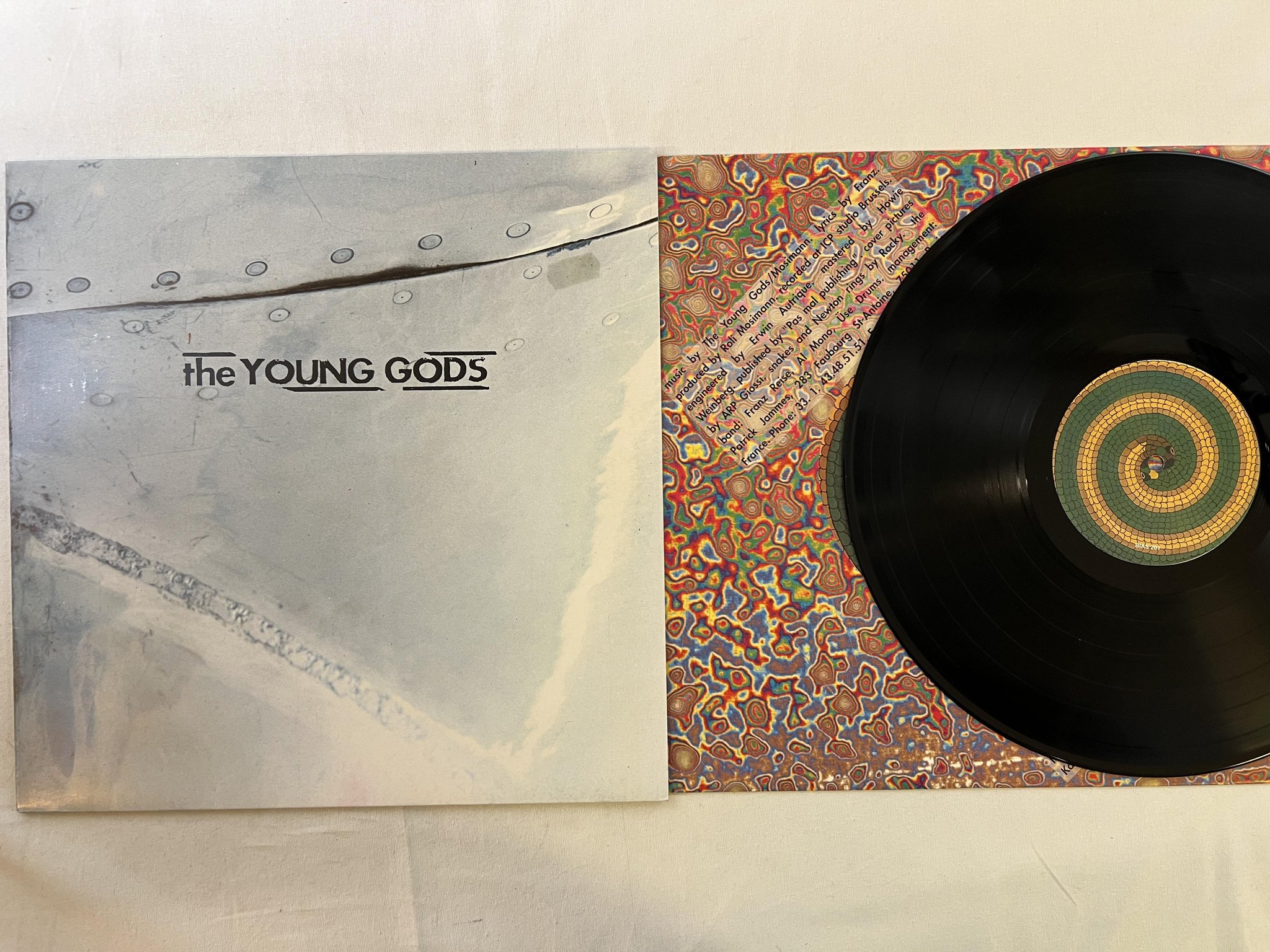 Omslagsbild för skivan THE YOUNG GODS T.V. Sky LP -92 Hol BIAS 201 alternative rock