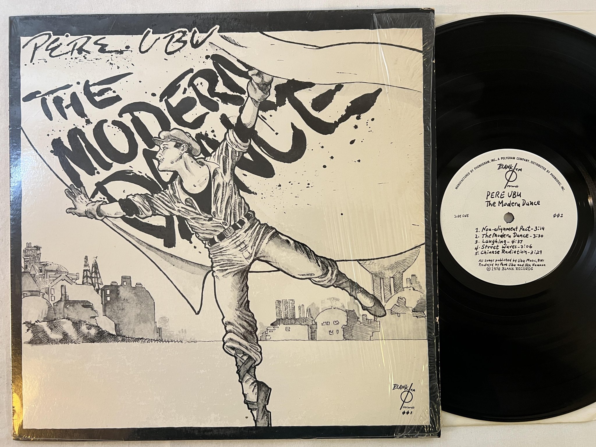 Omslagsbild för skivan PERE UBU the modern dance LP -78 US BLANK 001