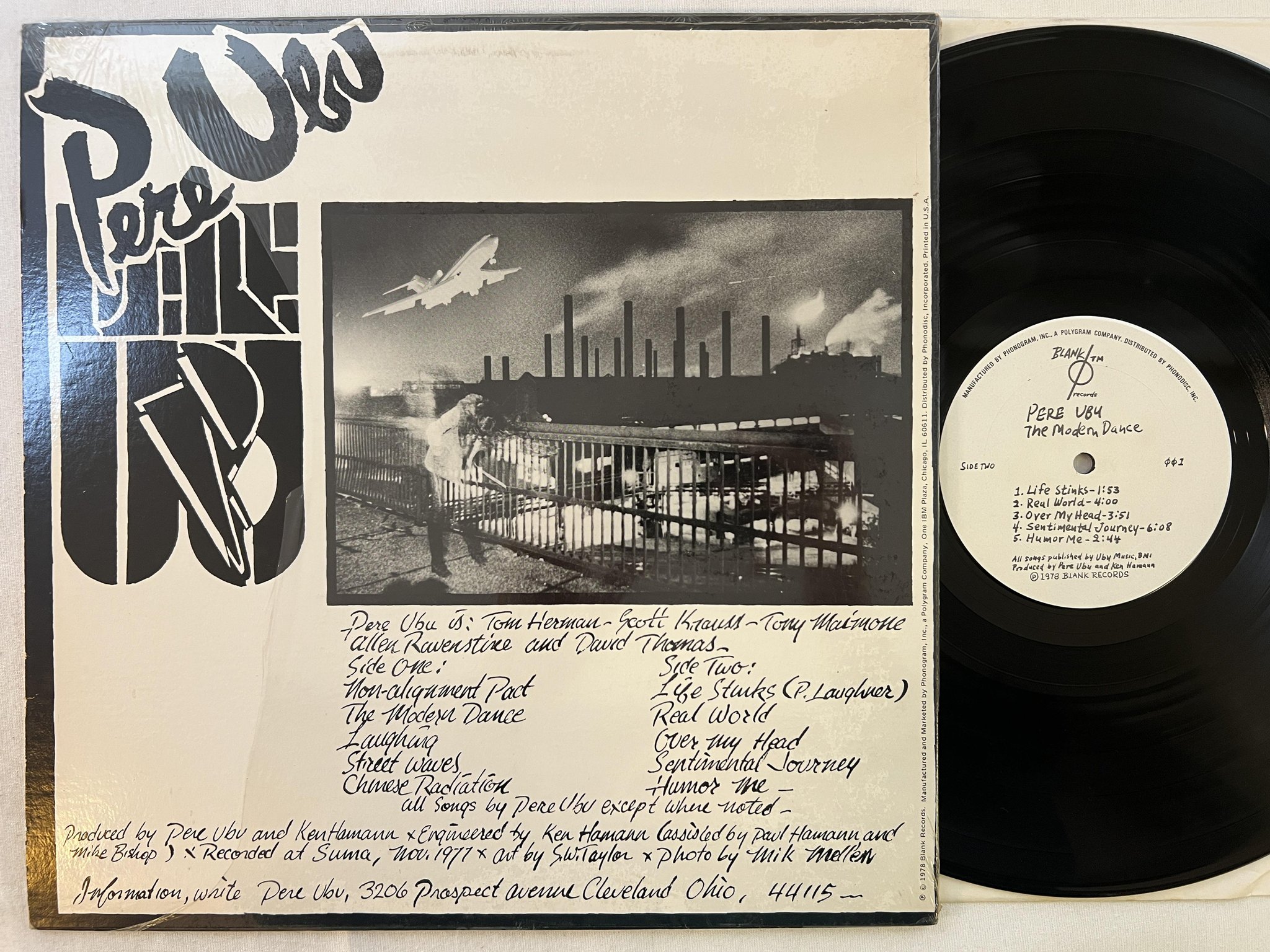 Omslagsbild för skivan PERE UBU the modern dance LP -78 US BLANK 001