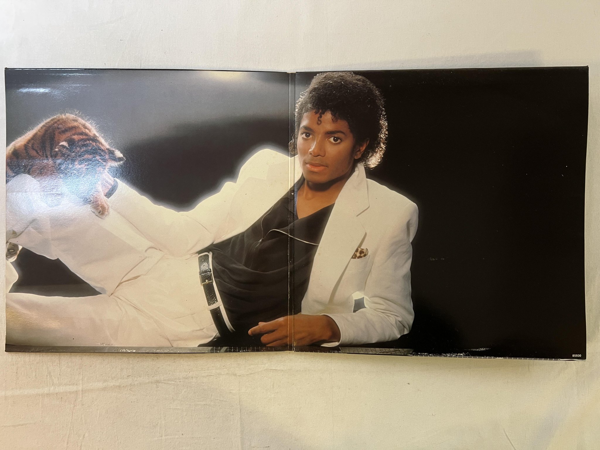Omslagsbild för skivan MICHAEL JACKSON thriller LP -82 EPIC EPC 85930