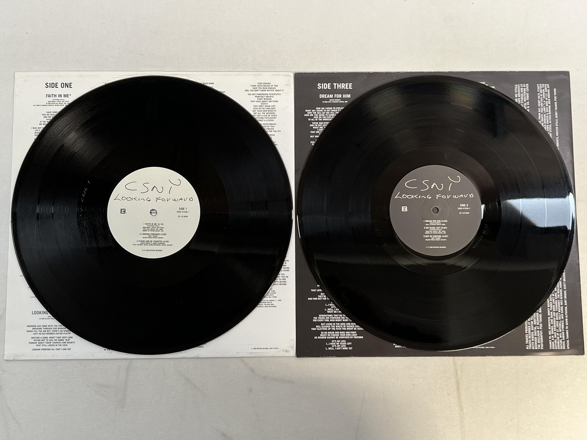 Omslagsbild för skivan CSNY Looking Forward 2xLP -99 REPRISE 9362-47436-1