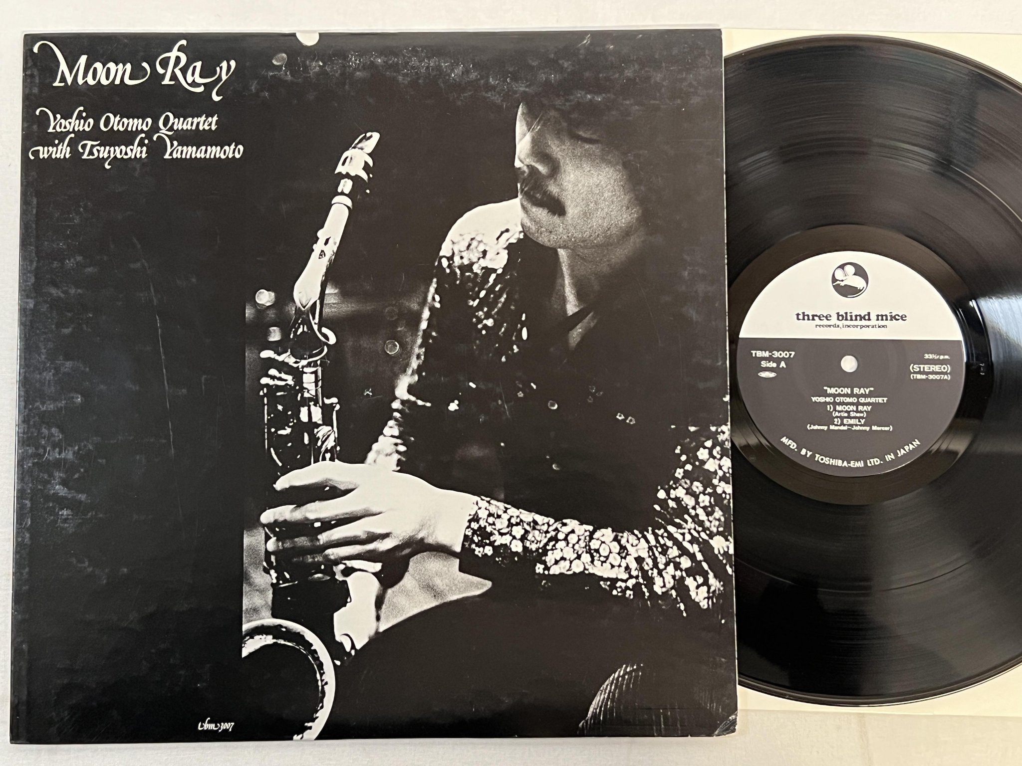Omslagsbild för skivan YOSHIO OROMO QUARTET moon ray LP -77 Japan THREE BLIND MICE TBM 3007