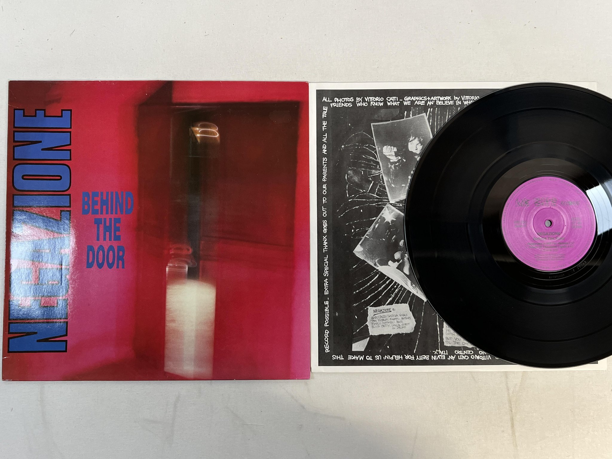 Omslagsbild för skivan NEGAZIONE Behind The Door 12" -89 Ger WE BITE WB 050 hardcore