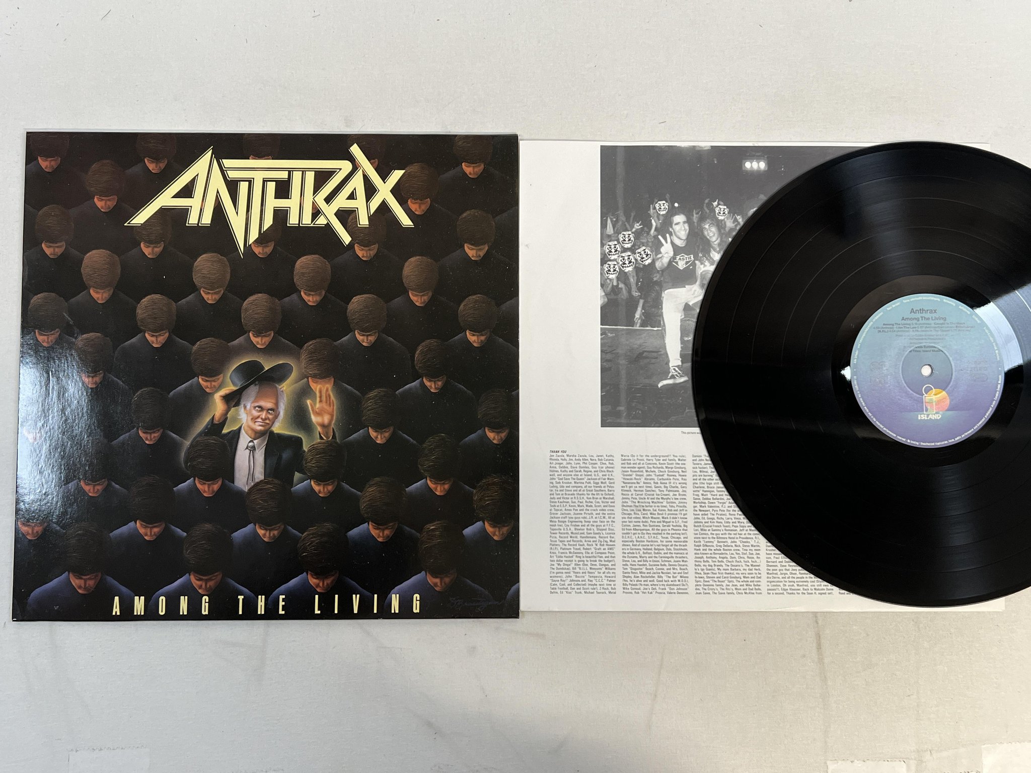 Omslagsbild för skivan ANTHRAX Among The Living LP -87 ISLAND 208210 ** trash **