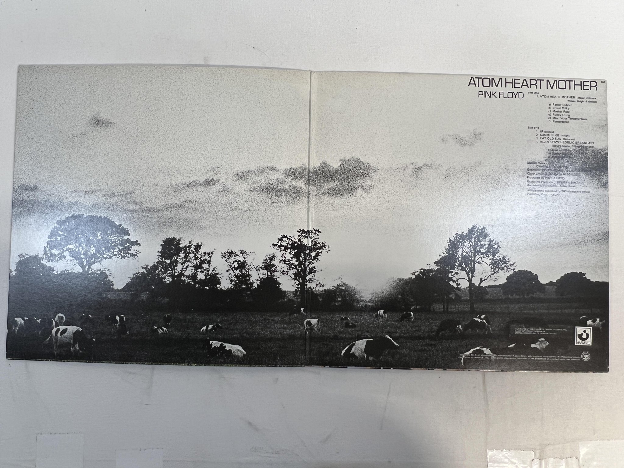 Omslagsbild för skivan PINK FLOYD atom heart mother LP re Can HARVEST SMAS 382