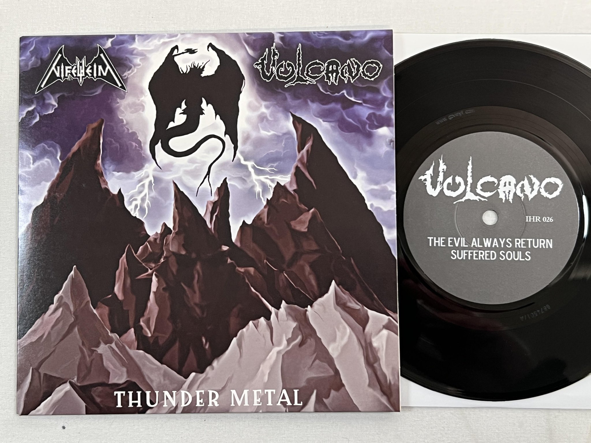 Omslagsbild för skivan NIFELHEIM / VULCANO Thunder Metal 7" SPLIT-EP 2006 IHR 026 Black metal