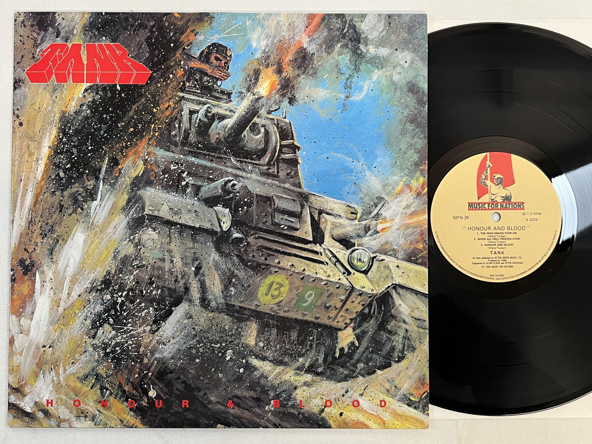 Omslagsbild för skivan TANK Honour And Blood LP -84 MUSIC FOR NATIONS MFN 26 ** Heavy Metal **