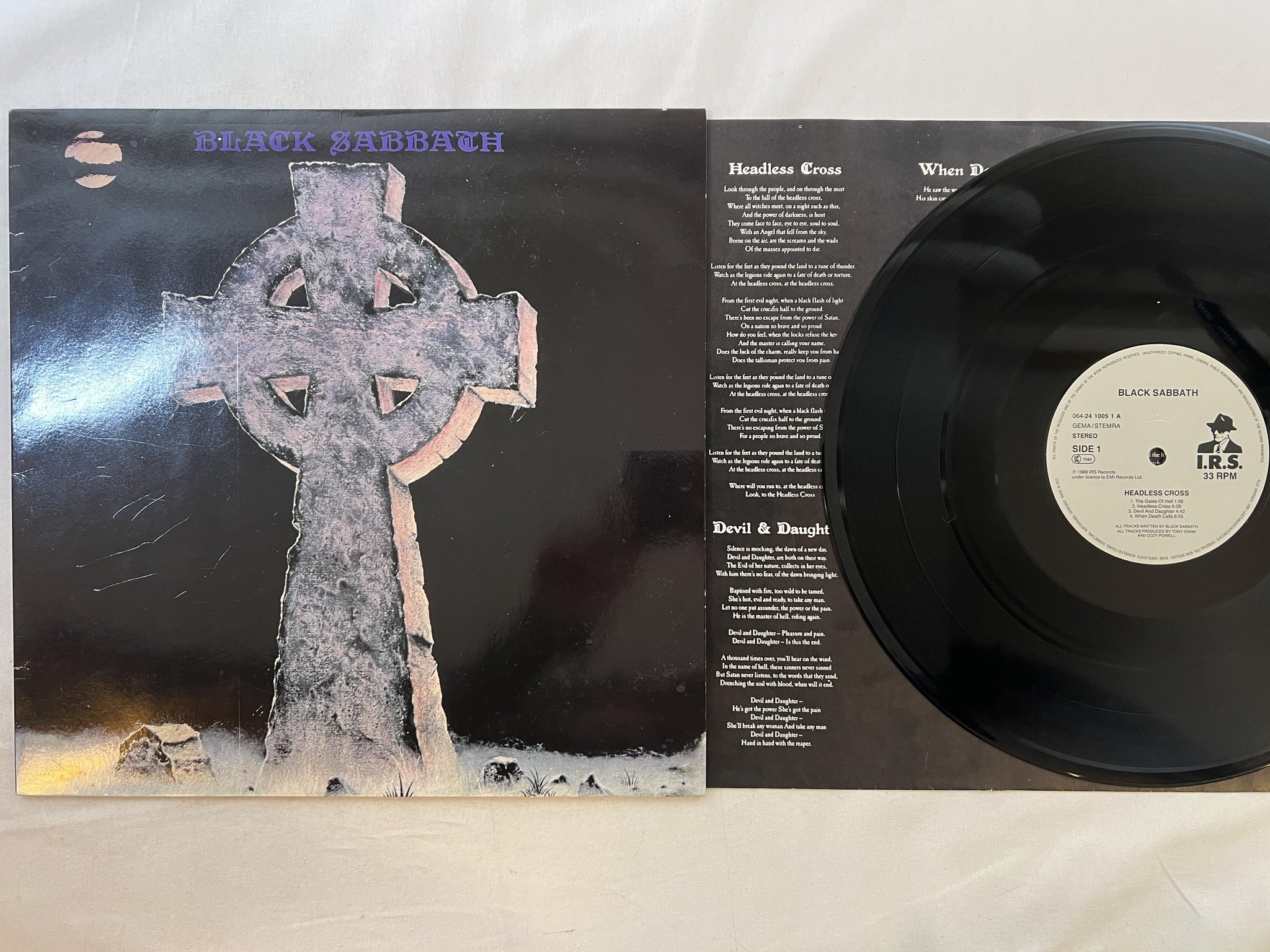 Omslagsbild för skivan BLACK SABBATH headless cross LP -89 Hol IRS 064-2410051