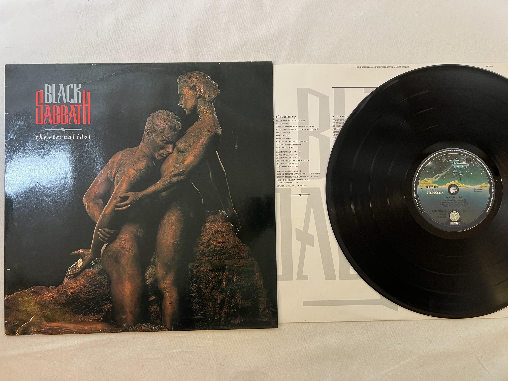 Omslagsbild för skivan BLACK SABBATH the eternal idol LP -87 VERTIGO 832708-1
