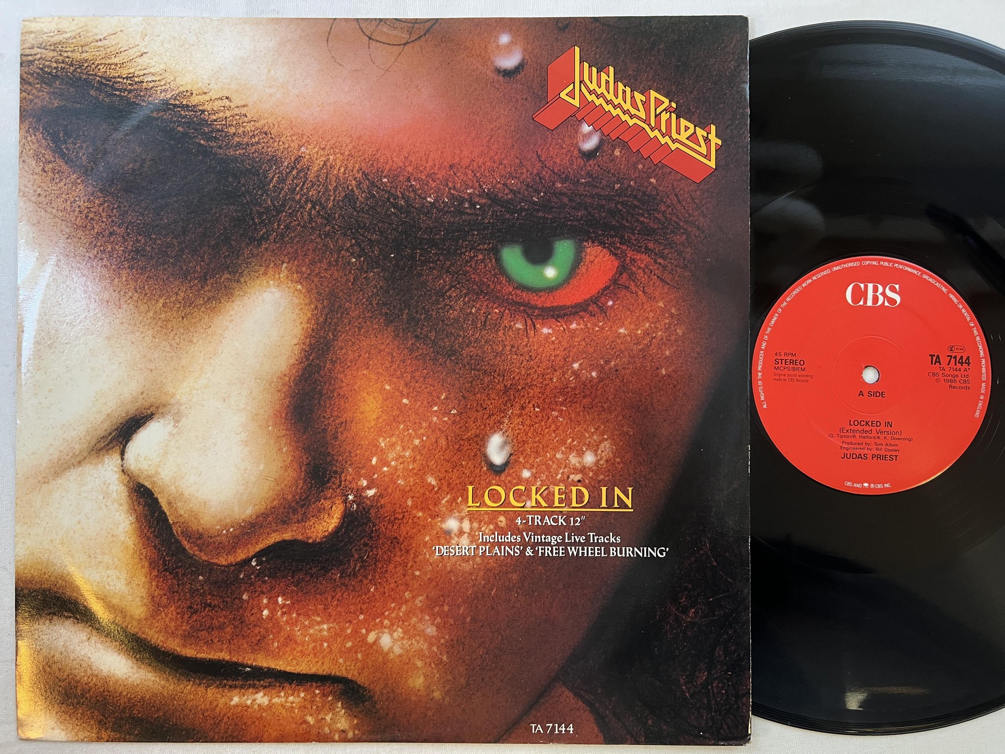 Omslagsbild för skivan JUDAS PRIEST locked 12"ep -86 UK CBS TA 7144