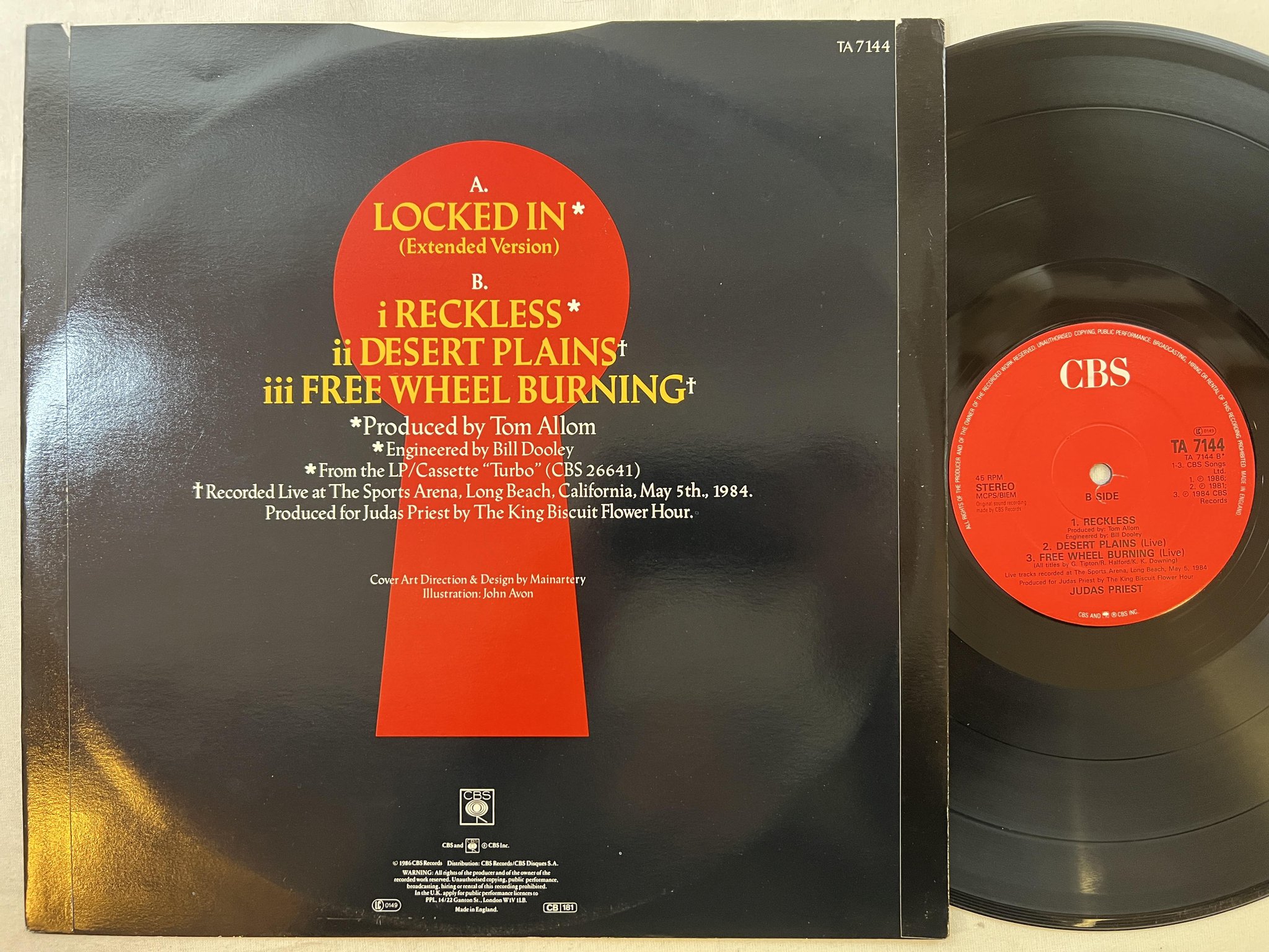 Omslagsbild för skivan JUDAS PRIEST locked 12"ep -86 UK CBS TA 7144