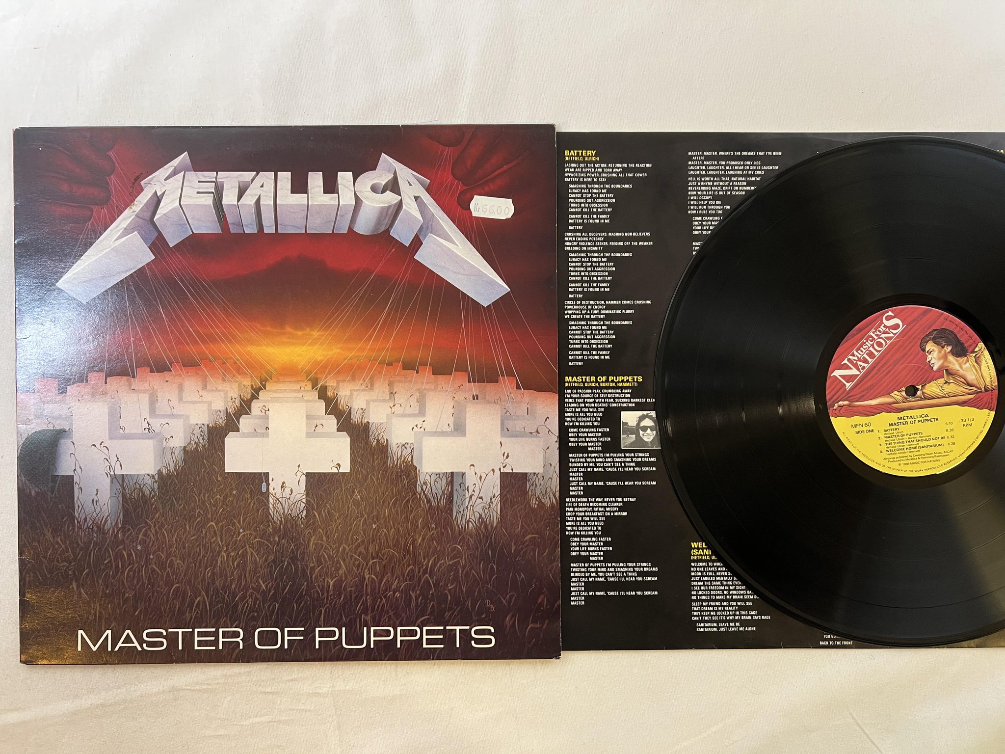 Omslagsbild för skivan METALLICA master of puppets LP -86 UK MUSIC FOR NATIONS MFN 60
