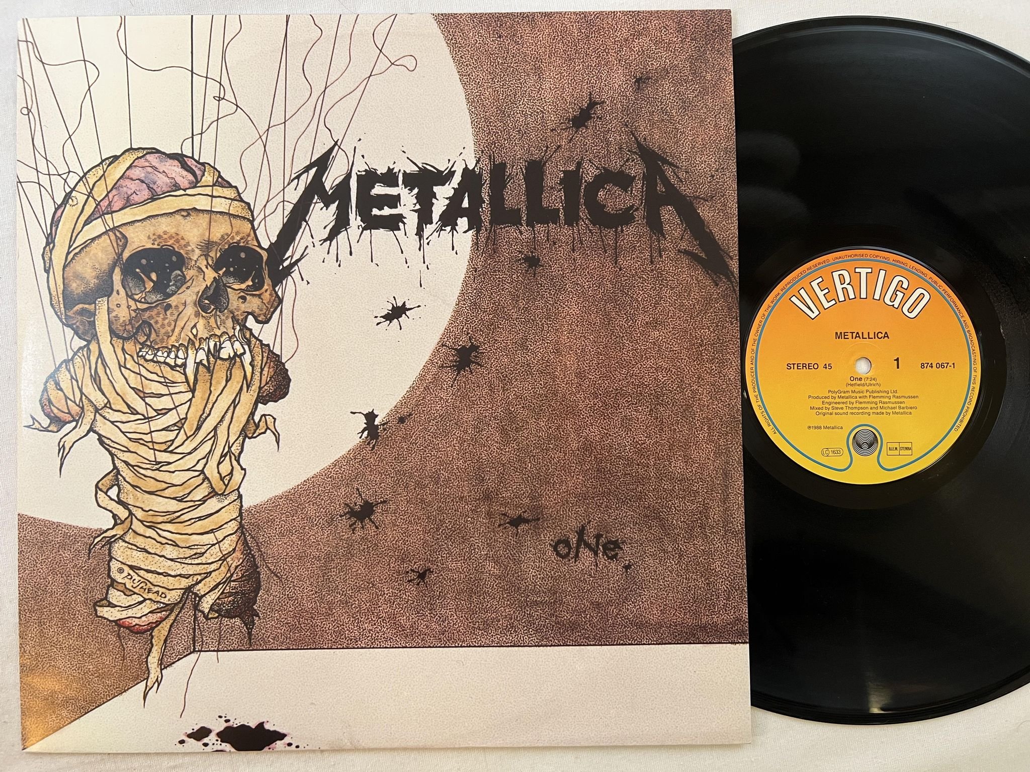 Omslagsbild för skivan METALLICA one 12" -89 VERTIGO 874 067-1