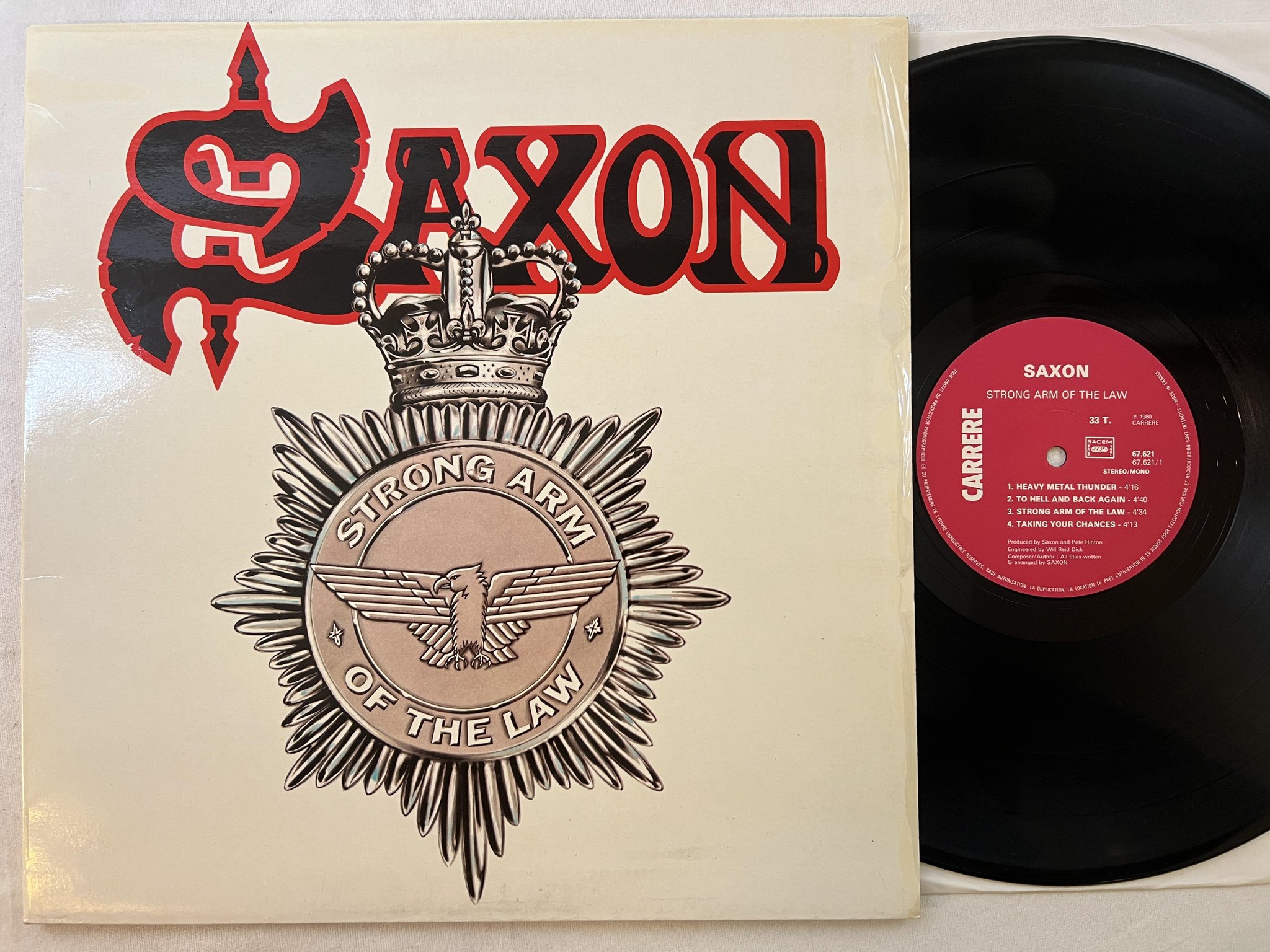 Omslagsbild för skivan SAXON strong arm of the law LP -80 Fra CARRERE 67621
