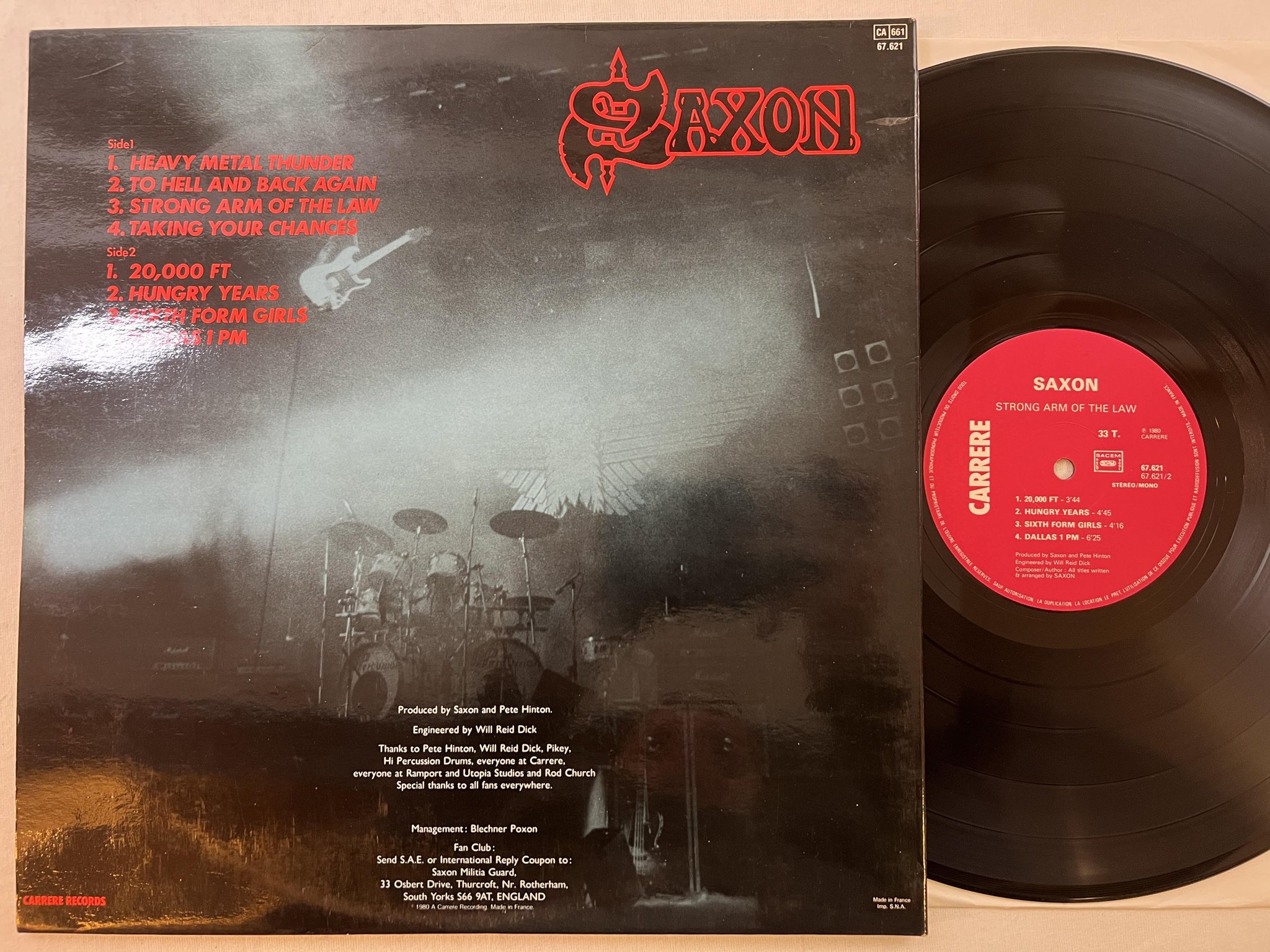 Omslagsbild för skivan SAXON strong arm of the law LP -80 Fra CARRERE 67621