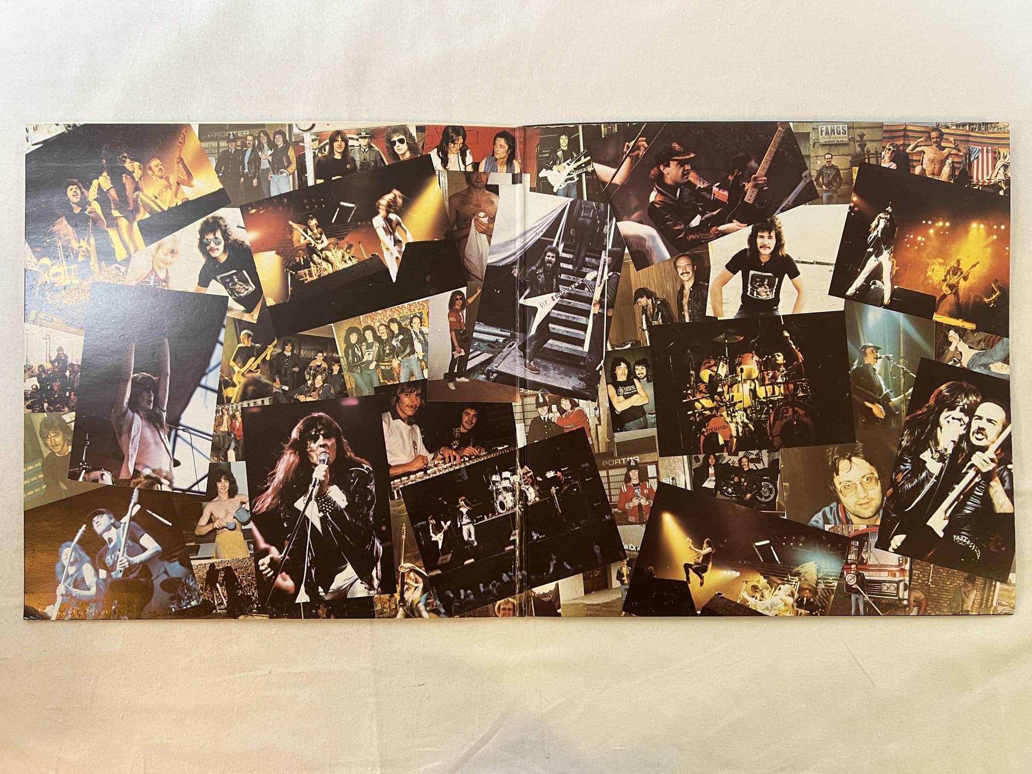 Omslagsbild för skivan SAXON strong arm of the law LP -80 Fra CARRERE 67621