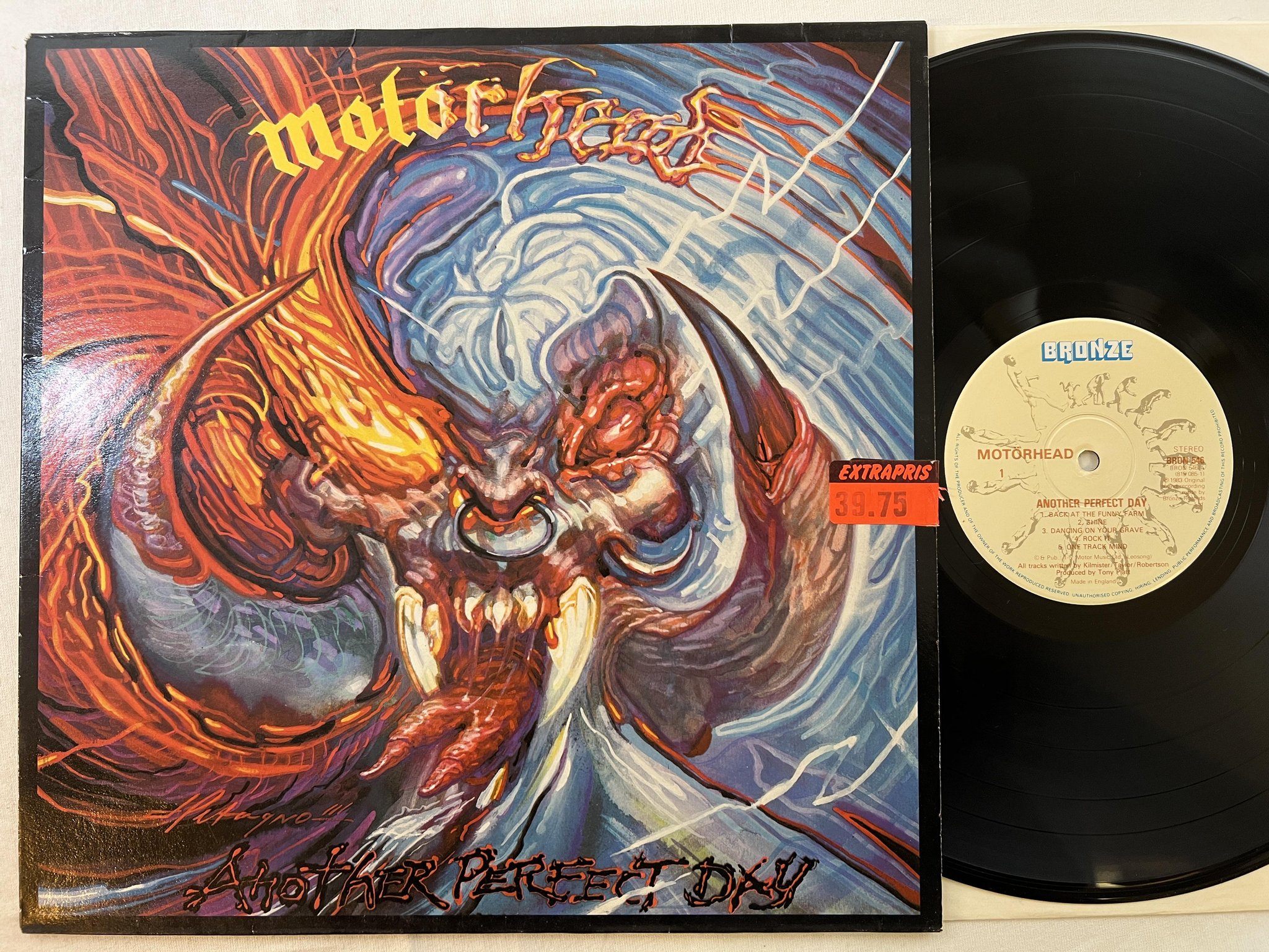 Omslagsbild för skivan MOTORHEAD another perfect day LP -83 UK BRONZE BRON 546
