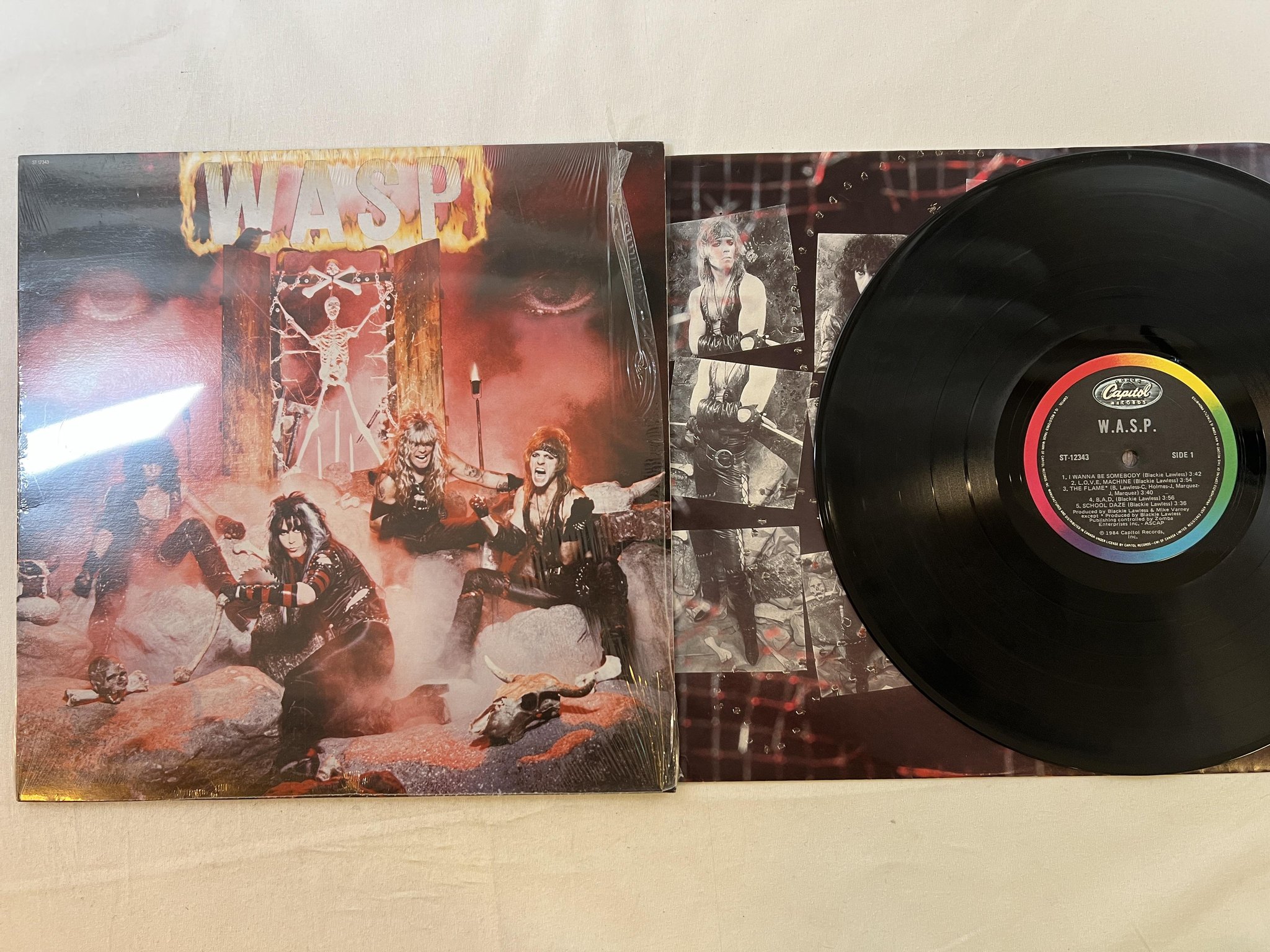 Omslagsbild för skivan W.A.S.P. s/t LP -84 Can CAPITOL ST-12343
