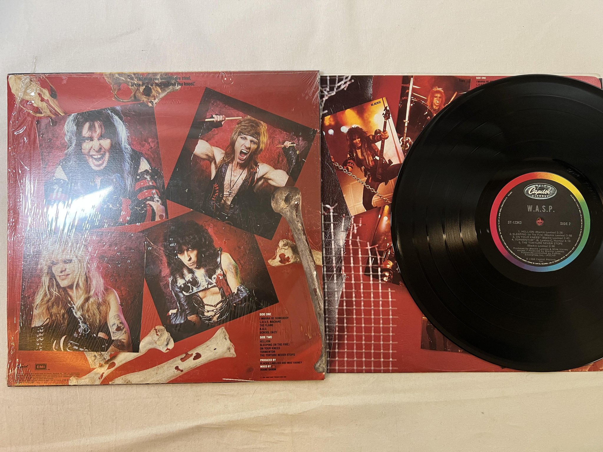 Omslagsbild för skivan W.A.S.P. s/t LP -84 Can CAPITOL ST-12343