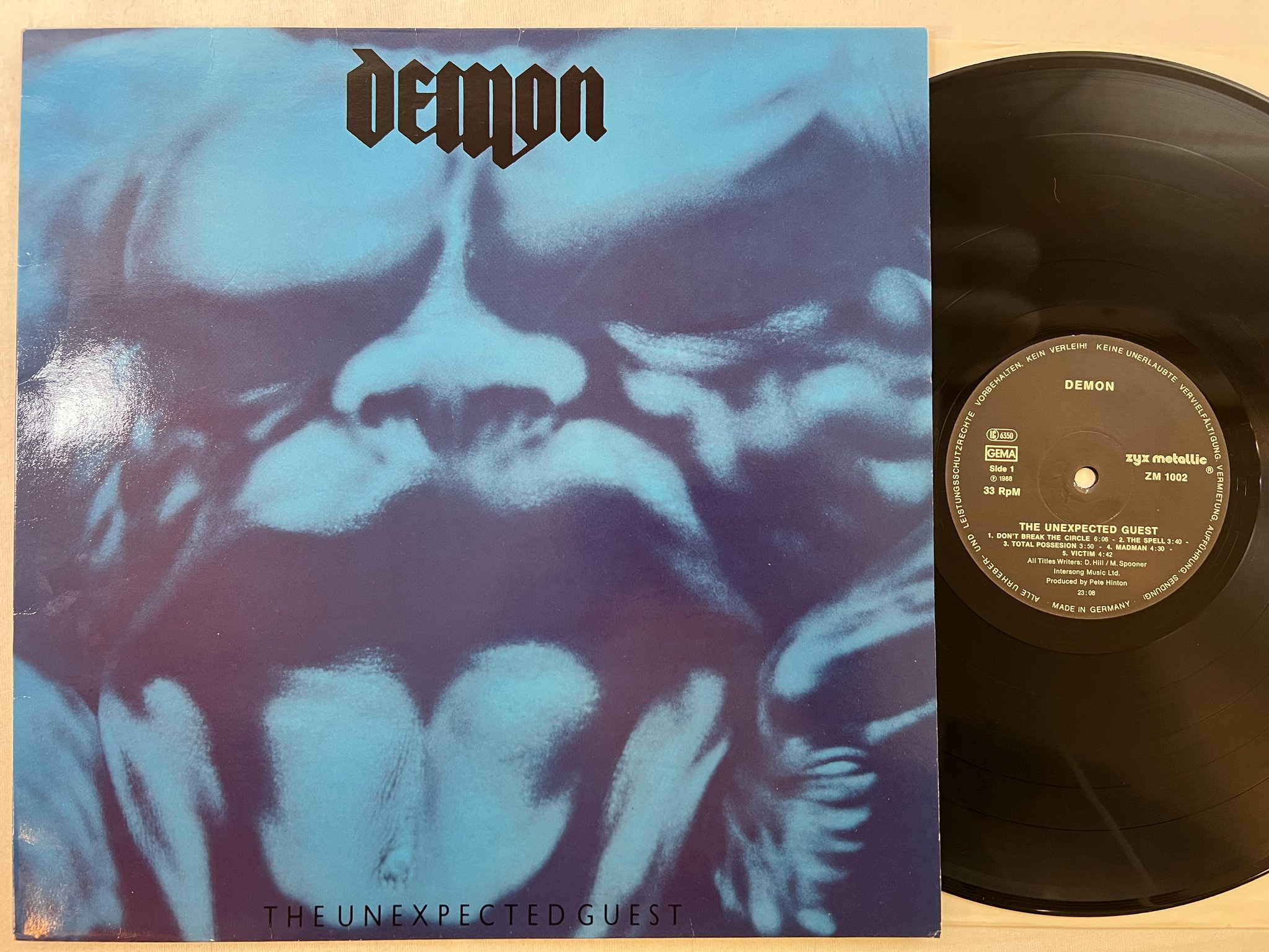 Omslagsbild för skivan DEMON the unexpected guest LP -88 ZYX METALLIC ZM 1002