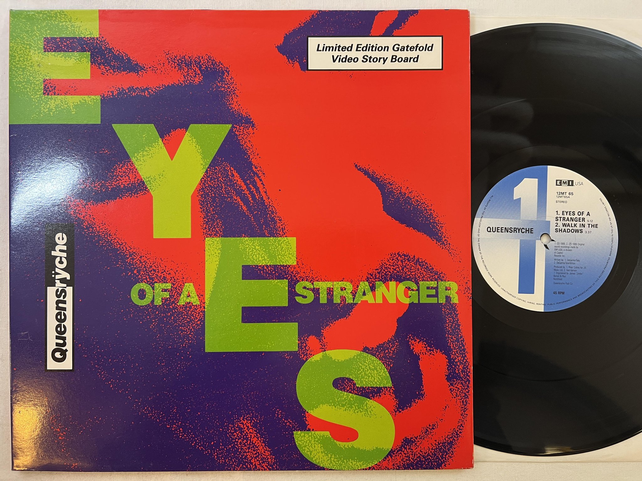 Omslagsbild för skivan QUEENSRYCHE Eyes Of A Stranger 12" -89 UK EMI USA 12 MTG 65