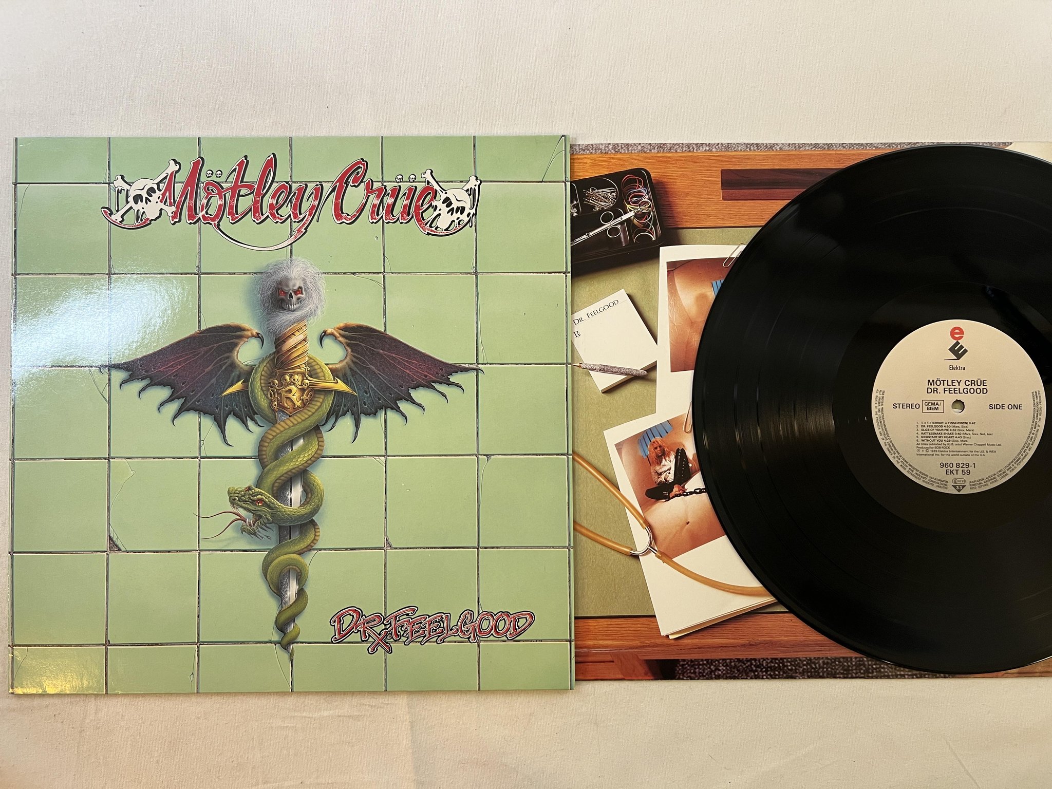 Omslagsbild för skivan MÖTLEY CRÜE Dr Feelgood LP -89 Ger ELEKTRA 960 829-1