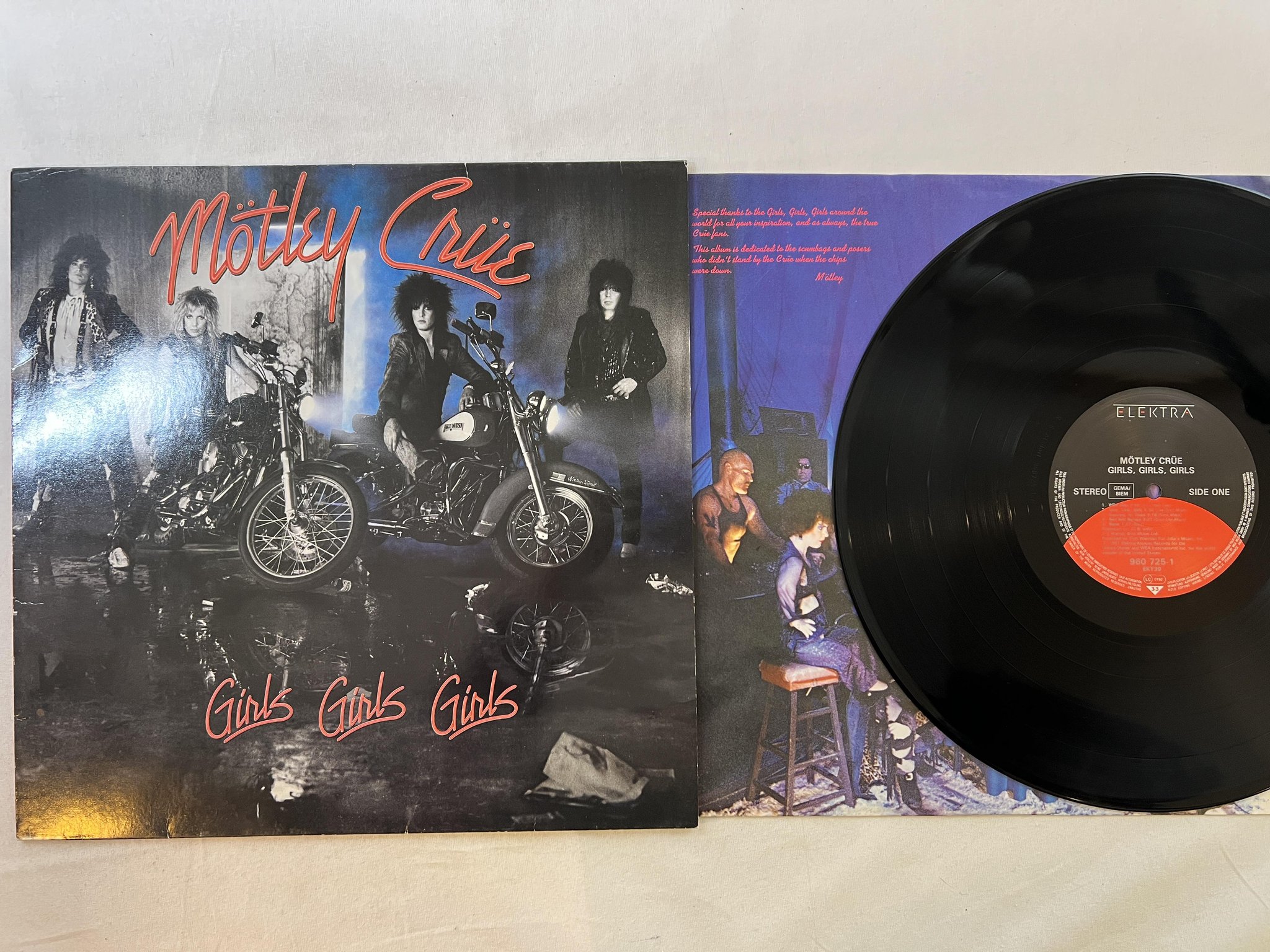 Omslagsbild för skivan MÖTLEY CRÜE girls girls girls LP -87 Ger ELEKTRA 960 725-1