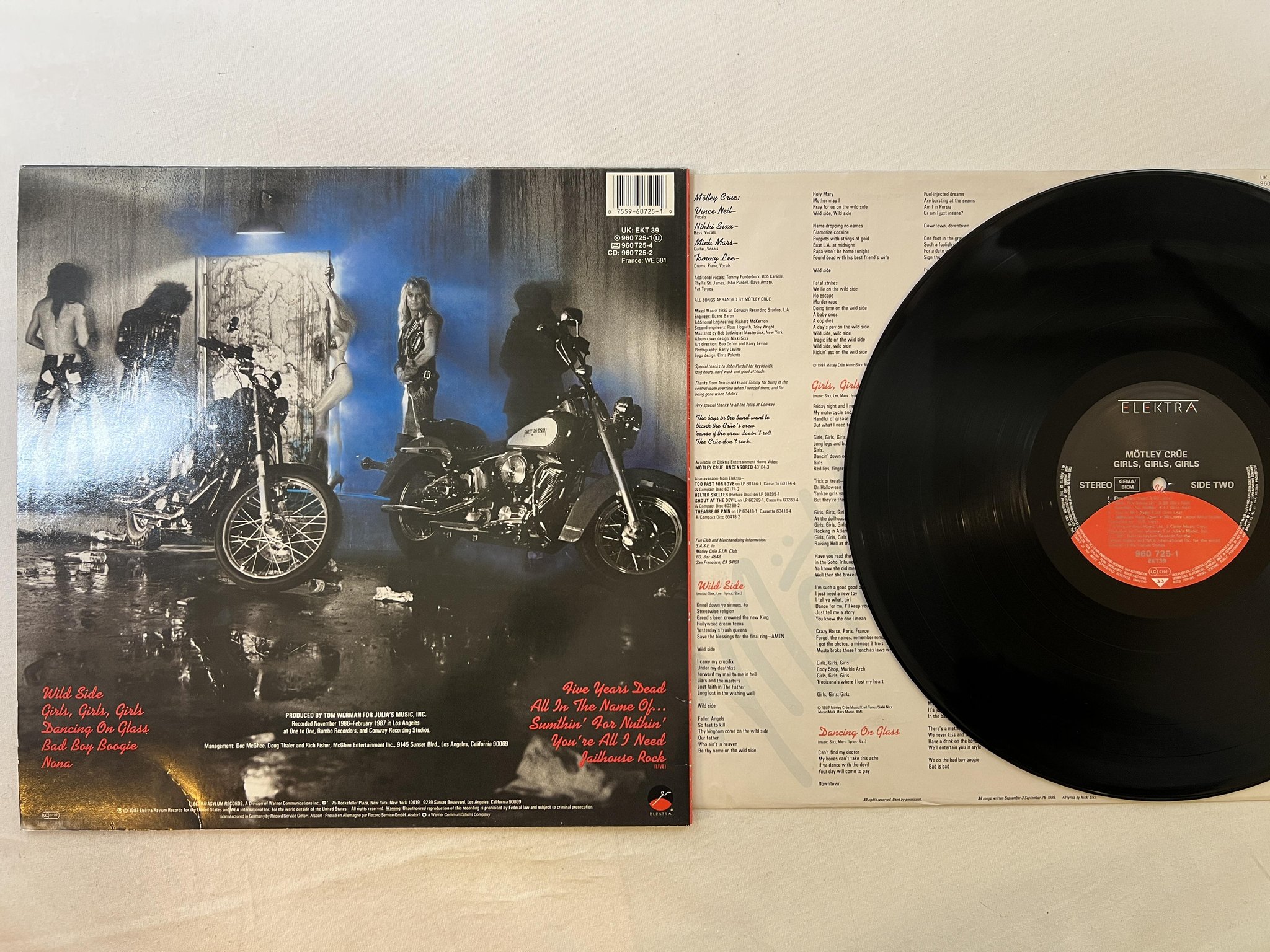 Omslagsbild för skivan MÖTLEY CRÜE girls girls girls LP -87 Ger ELEKTRA 960 725-1