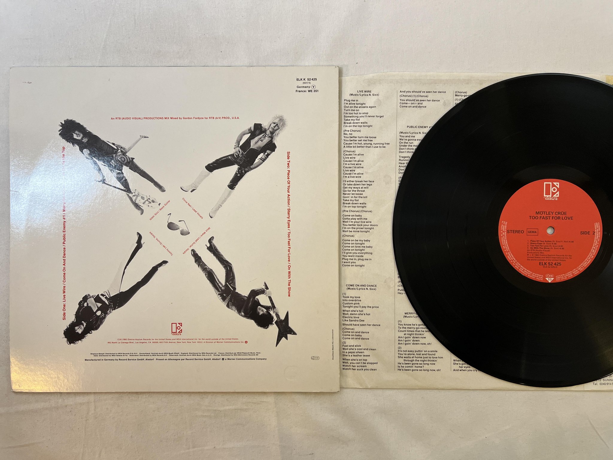 Omslagsbild för skivan MÖTLEY CRÜE too fast for love LP -82 Ger ELEKTRA ELK 52425