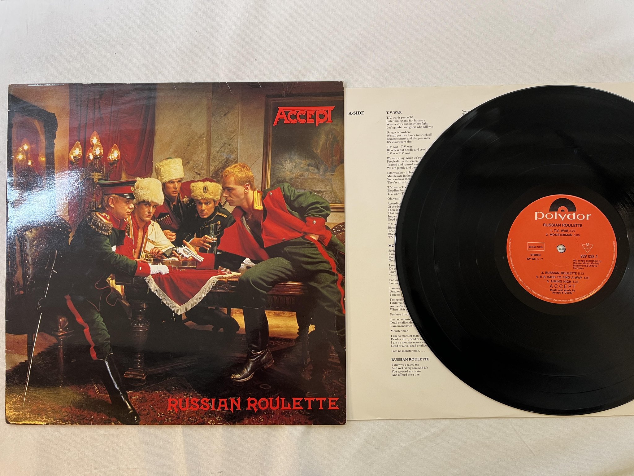 Omslagsbild för skivan ACCEPT russian roulette LP -86 ncb POLYDOR 829 028-1