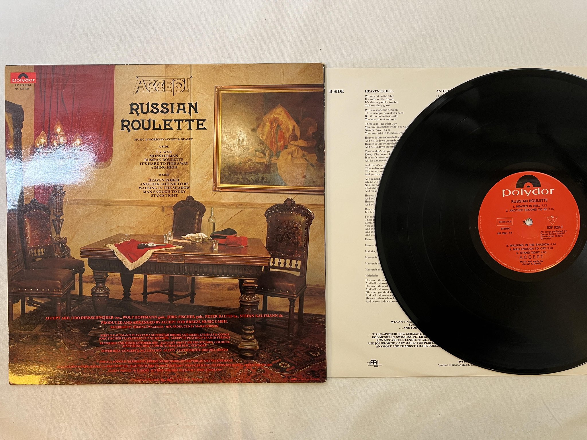 Omslagsbild för skivan ACCEPT russian roulette LP -86 ncb POLYDOR 829 028-1