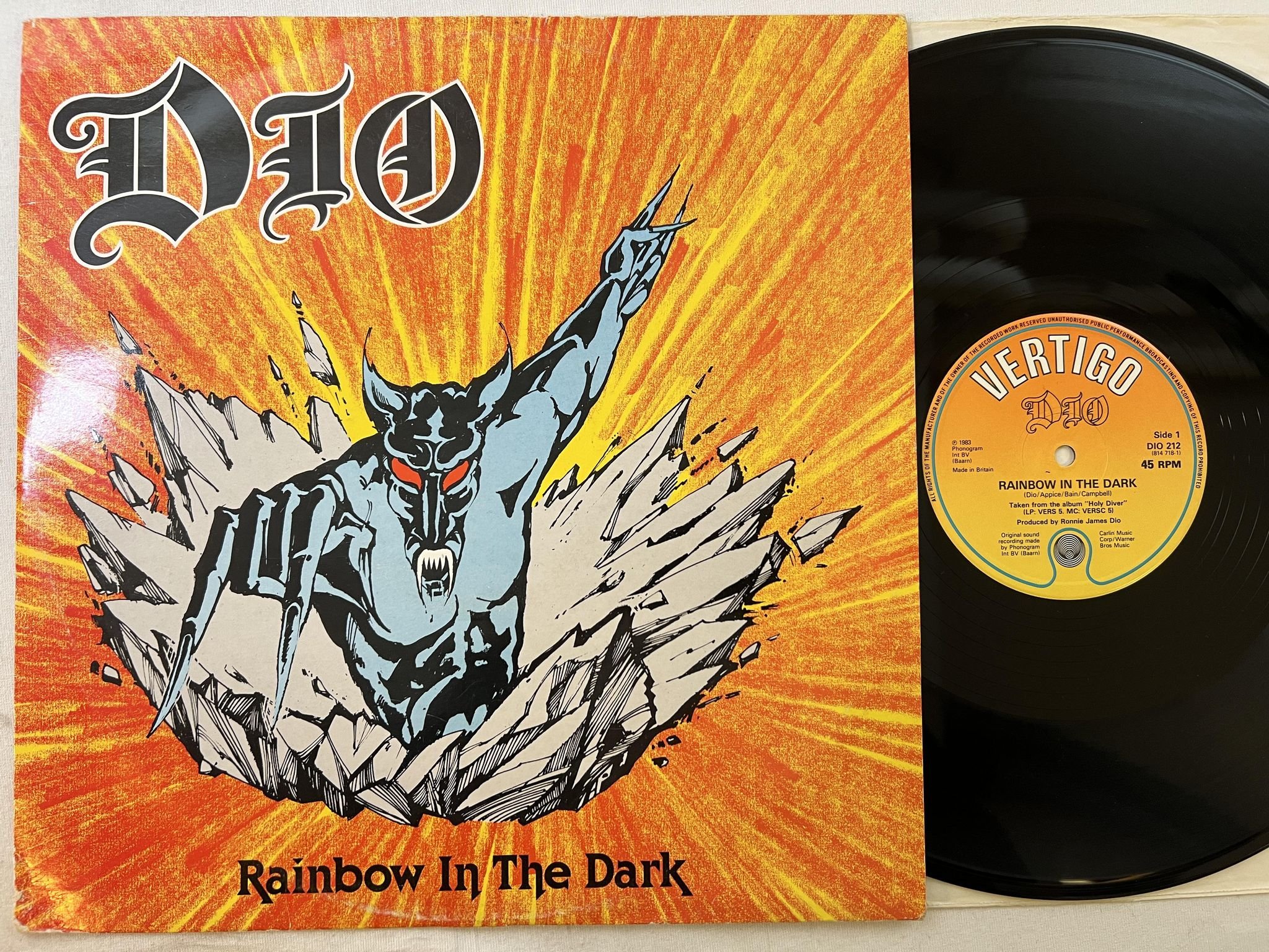 Omslagsbild för skivan DIO rainbow in the dark 12" -83 UK VERTIGO DIO 212