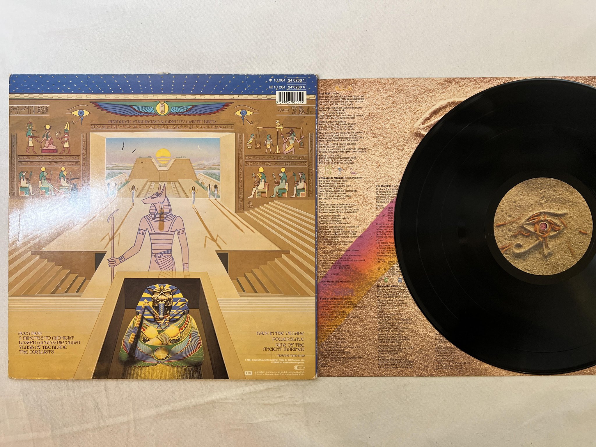 Omslagsbild för skivan IRON MAIDEN powerslave LP -84 EMI 1C 064 2402001