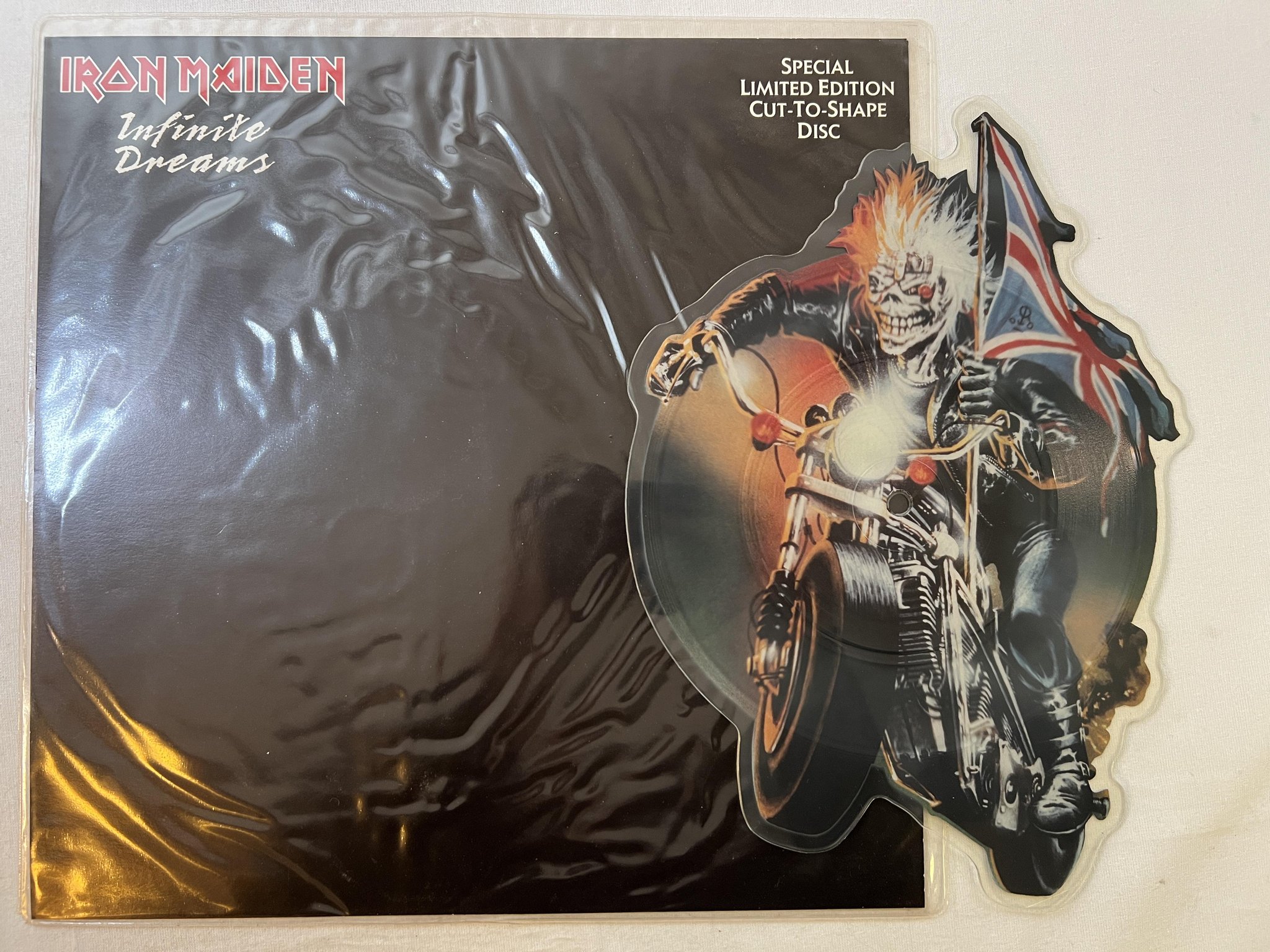 Omslagsbild för skivan IRON MAIDEN Infinite Dreams 7" picture disc EMI EMPD 117