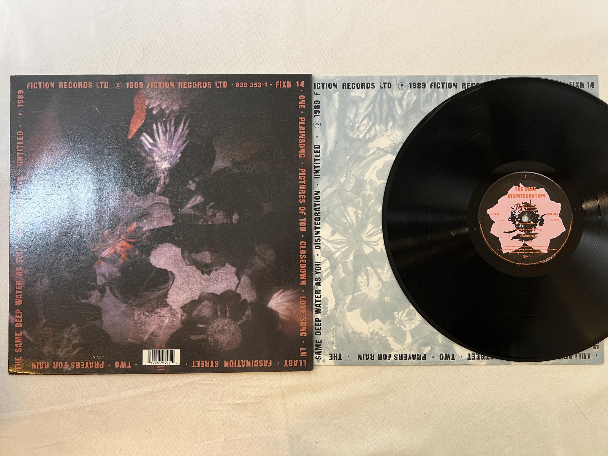 Omslagsbild för skivan THE CURE disintegration LP -89 UK FICTION FIXH 14