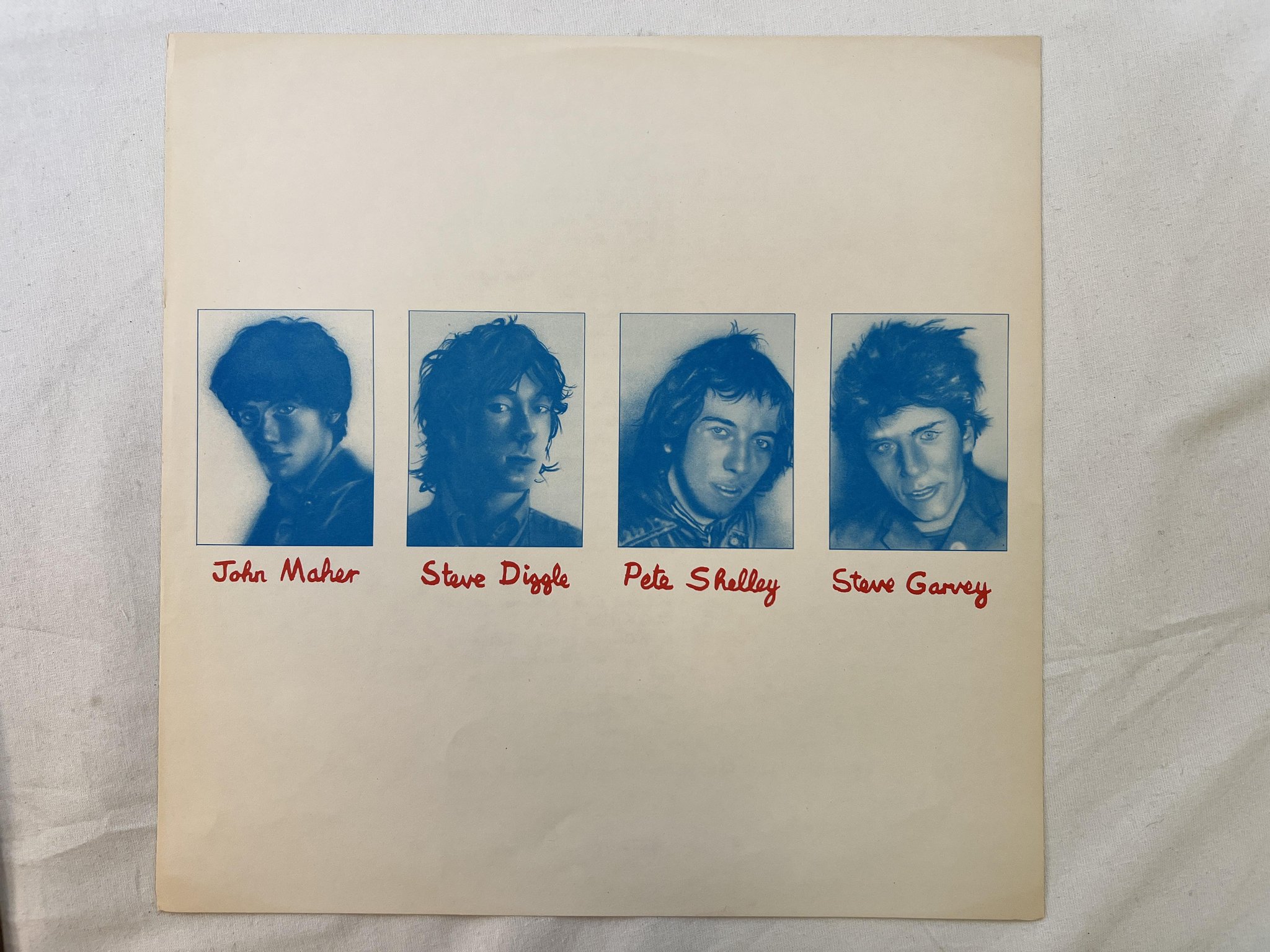 Omslagsbild för skivan BUZZCOCKS love bites LP -78 UK UNITED ARTISTS UAG 30197 ** Embossed cover **