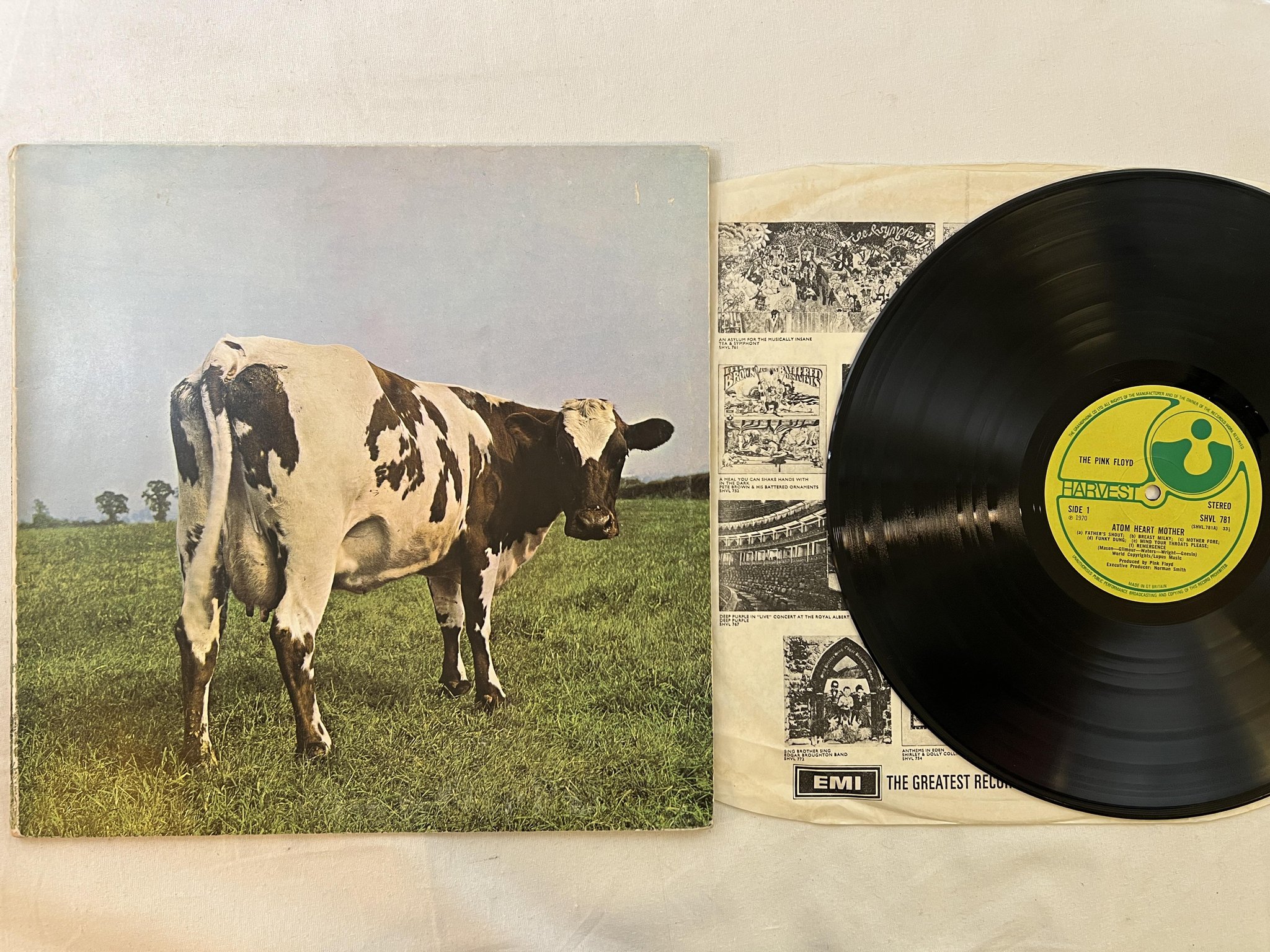 Omslagsbild för skivan THE PINK FLOYD atom heart mother LP -70 UK HARVEST SHVL 781