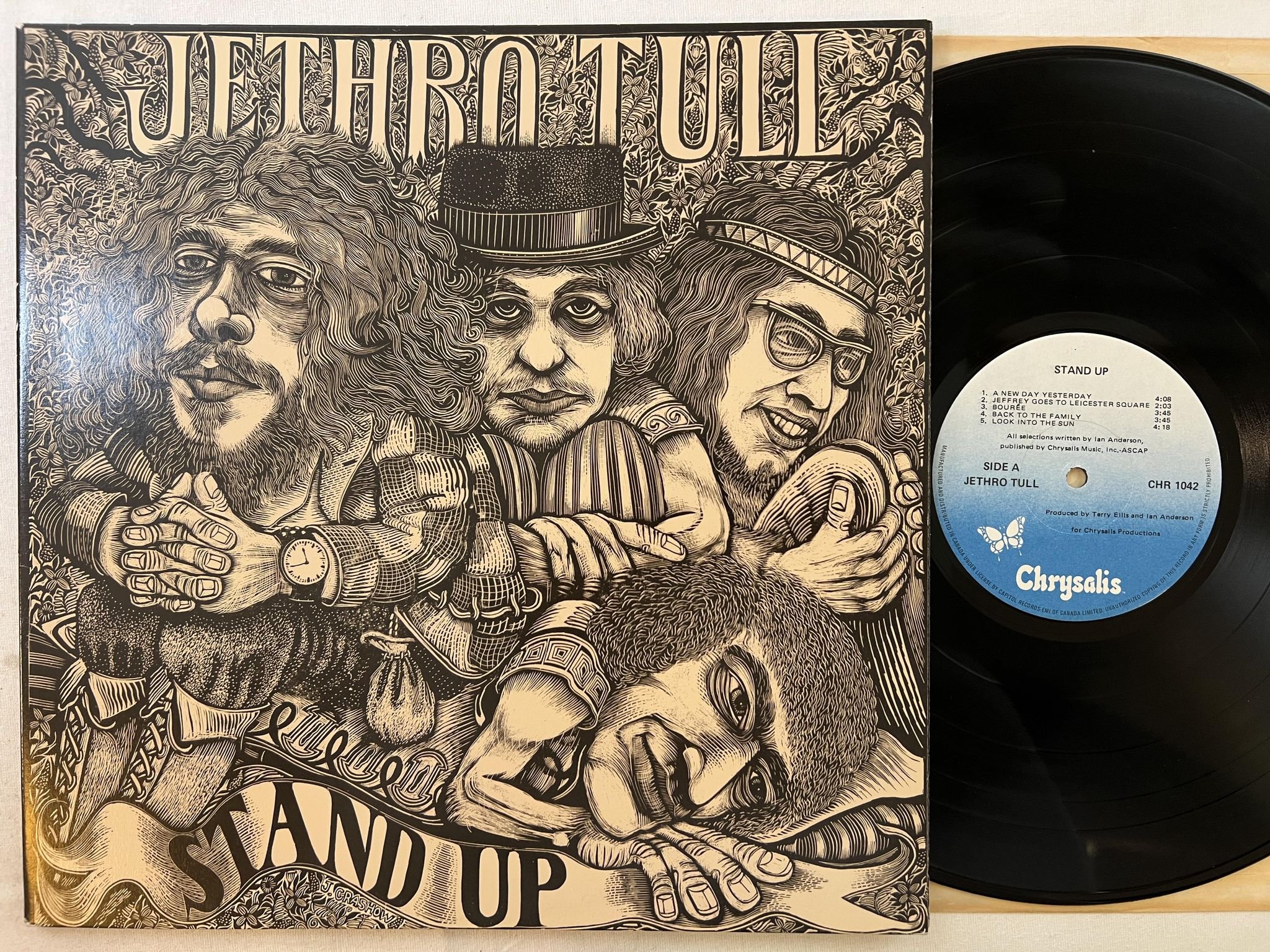 Omslagsbild för skivan JETHRO TULL stand up LP Can CHRYSALIS CHR 1042