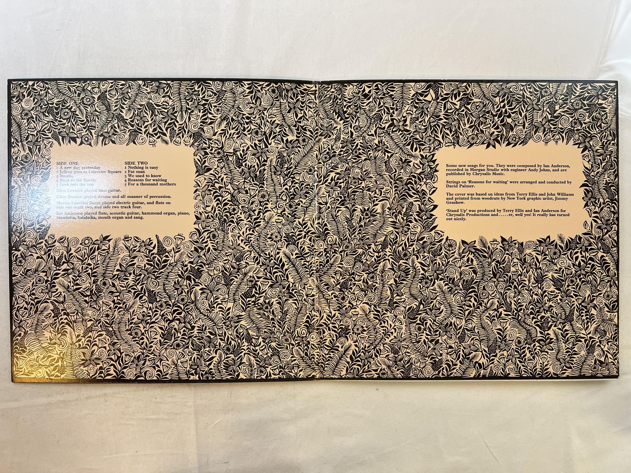 Omslagsbild för skivan JETHRO TULL stand up LP Can CHRYSALIS CHR 1042